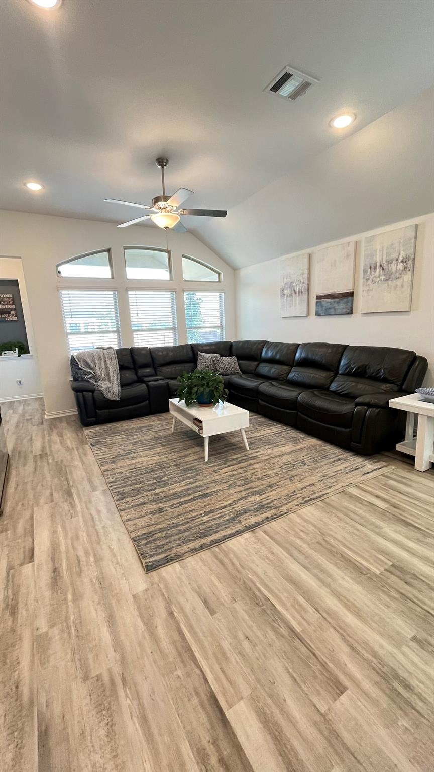 157 Monroe Dr, Kyle, TX 78640