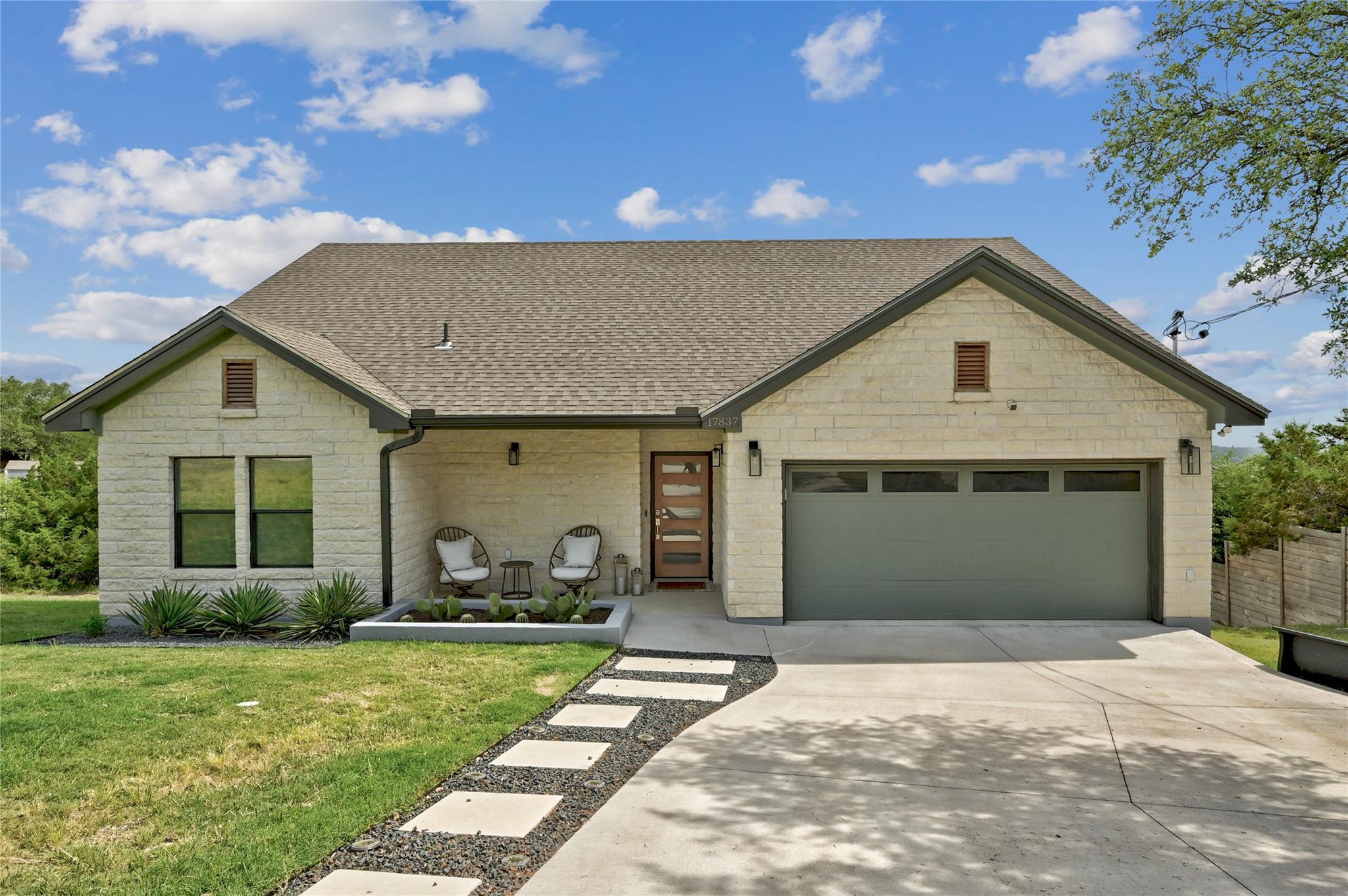 17837 Panorama Dr, Dripping Springs, TX 78620