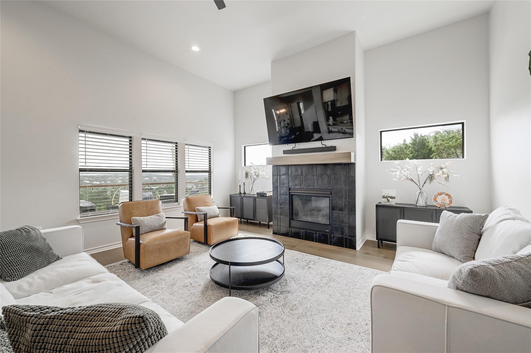 17837 Panorama Dr, Dripping Springs, TX 78620