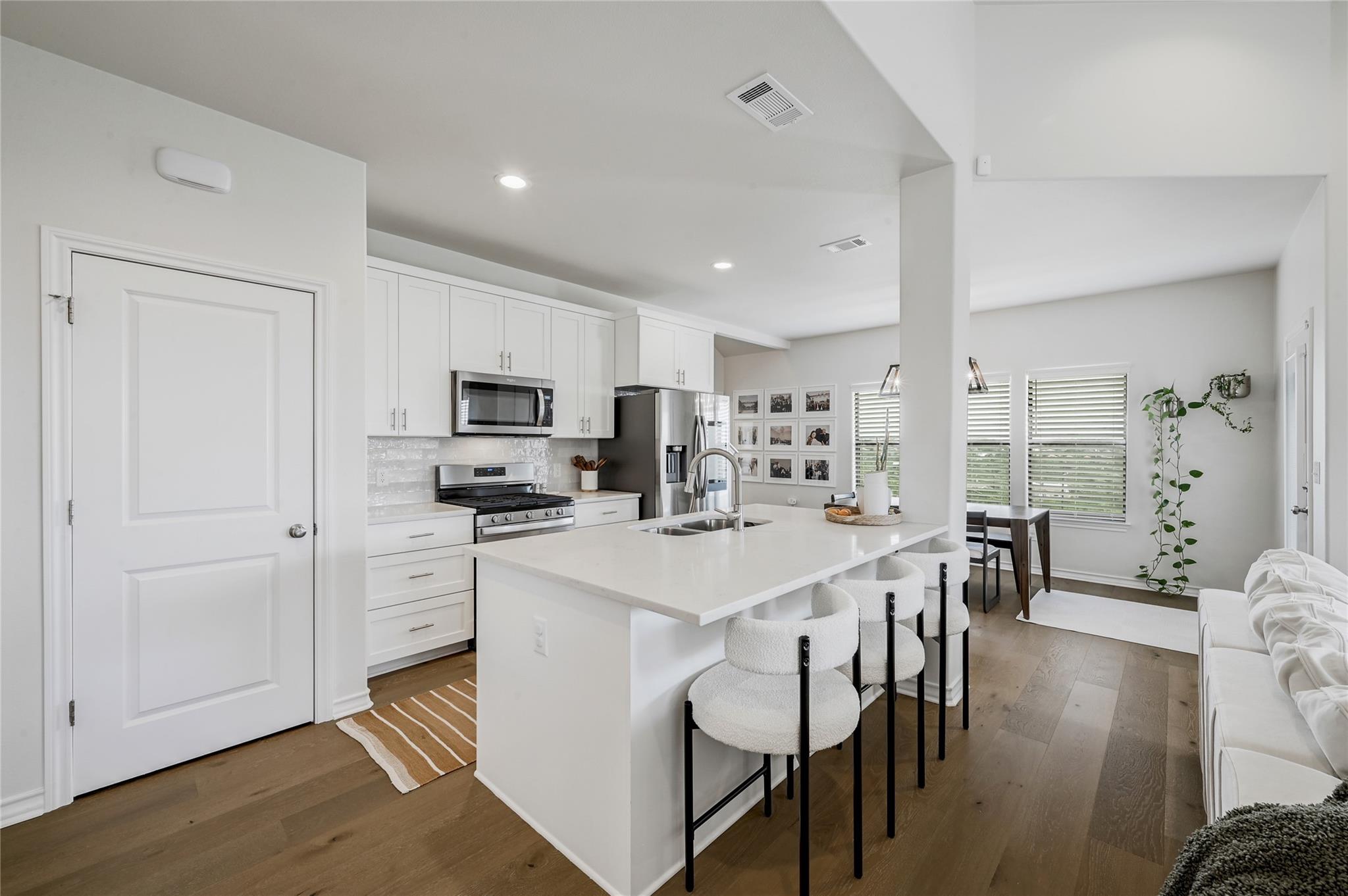 17837 Panorama Dr, Dripping Springs, TX 78620