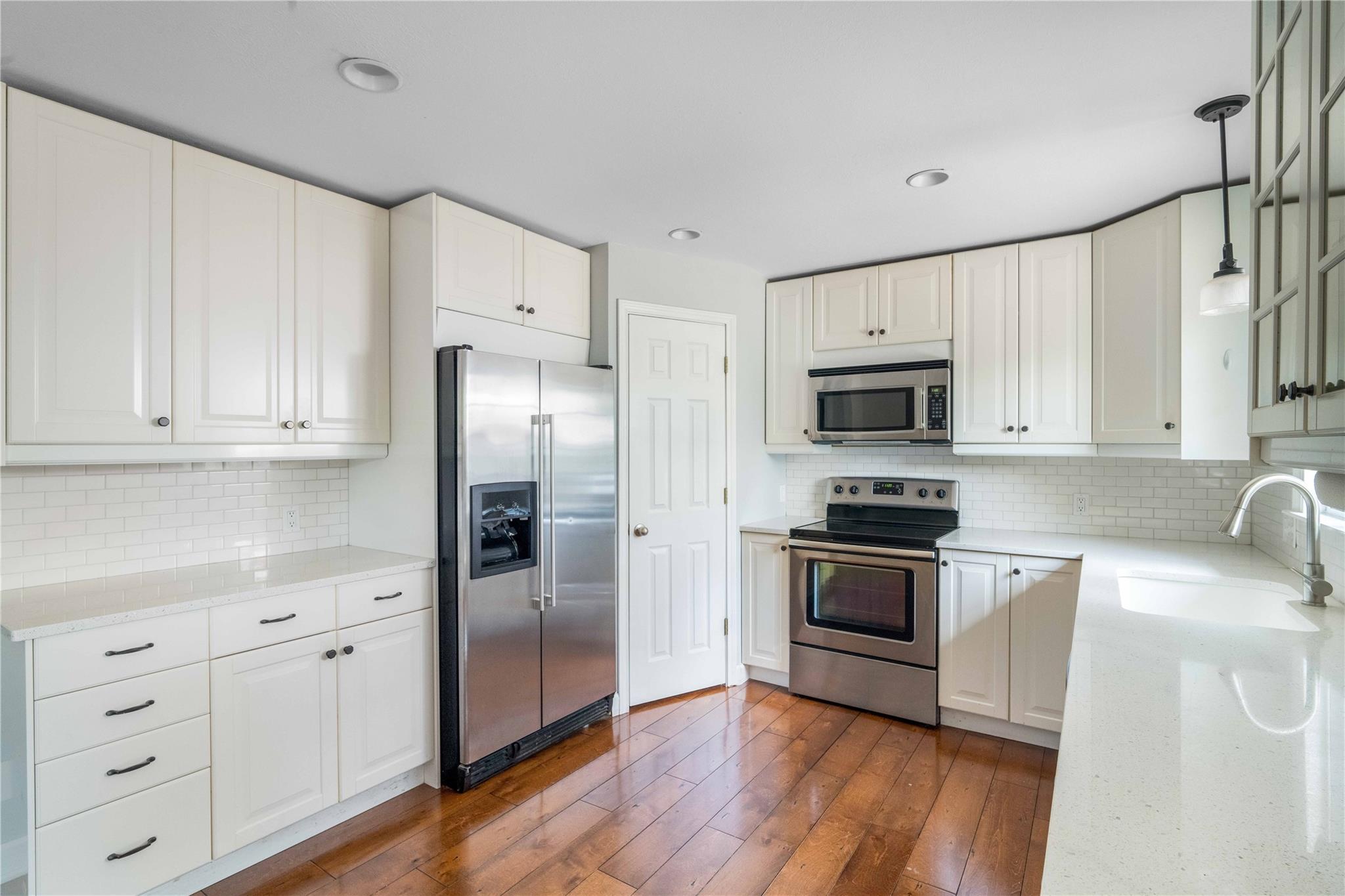 206 S Mustang Ave, Cedar Park, TX 78613