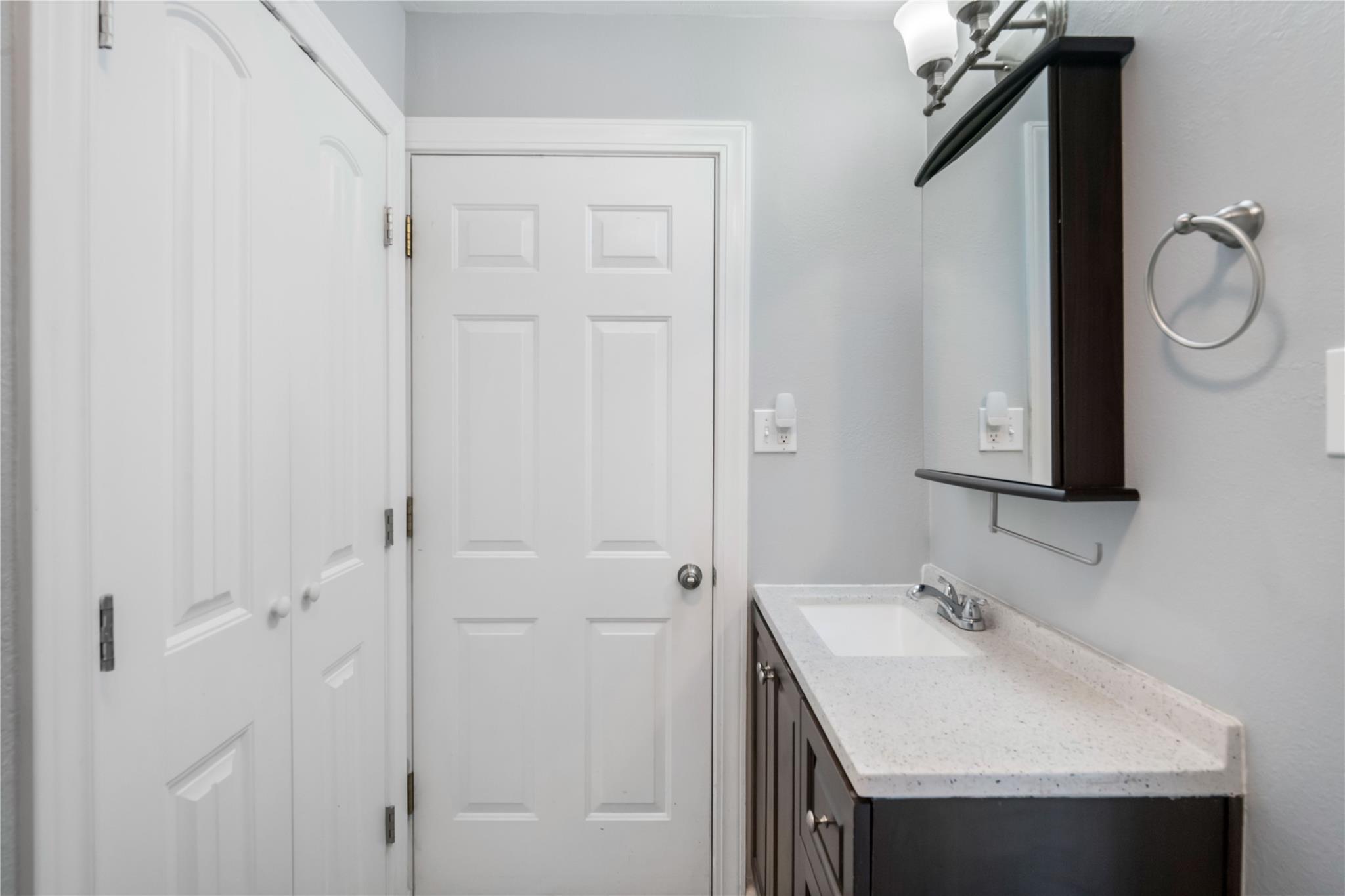 206 S Mustang Ave, Cedar Park, TX 78613