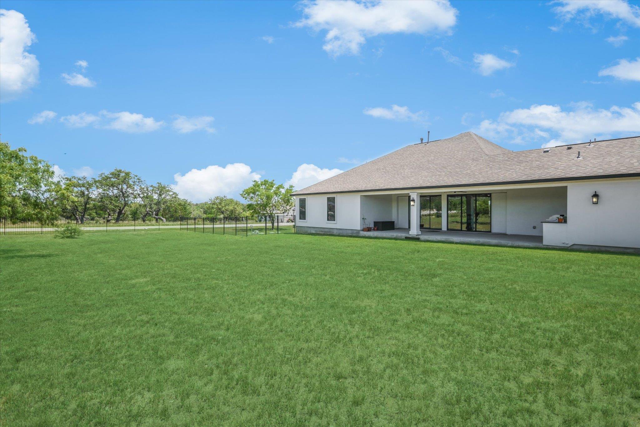 102 Marble Falls Ct, Spicewood, TX 78669