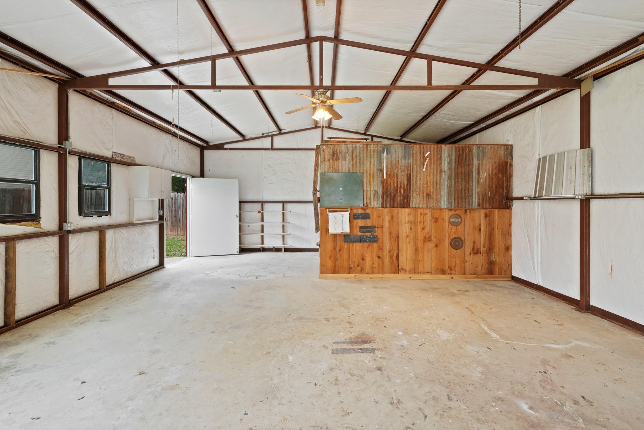 503 Pine St, Smithville, TX 78957