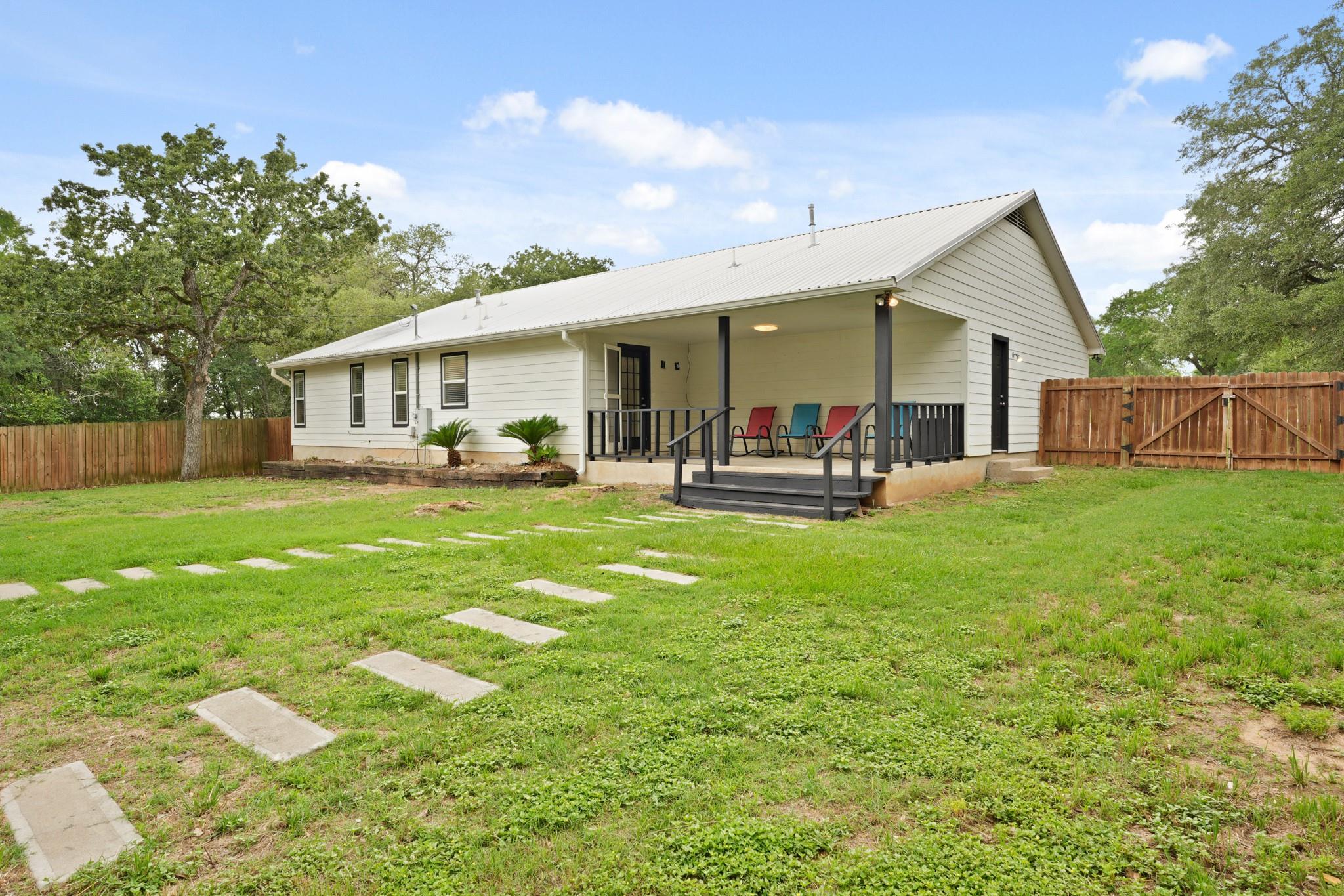 503 Pine St, Smithville, TX 78957