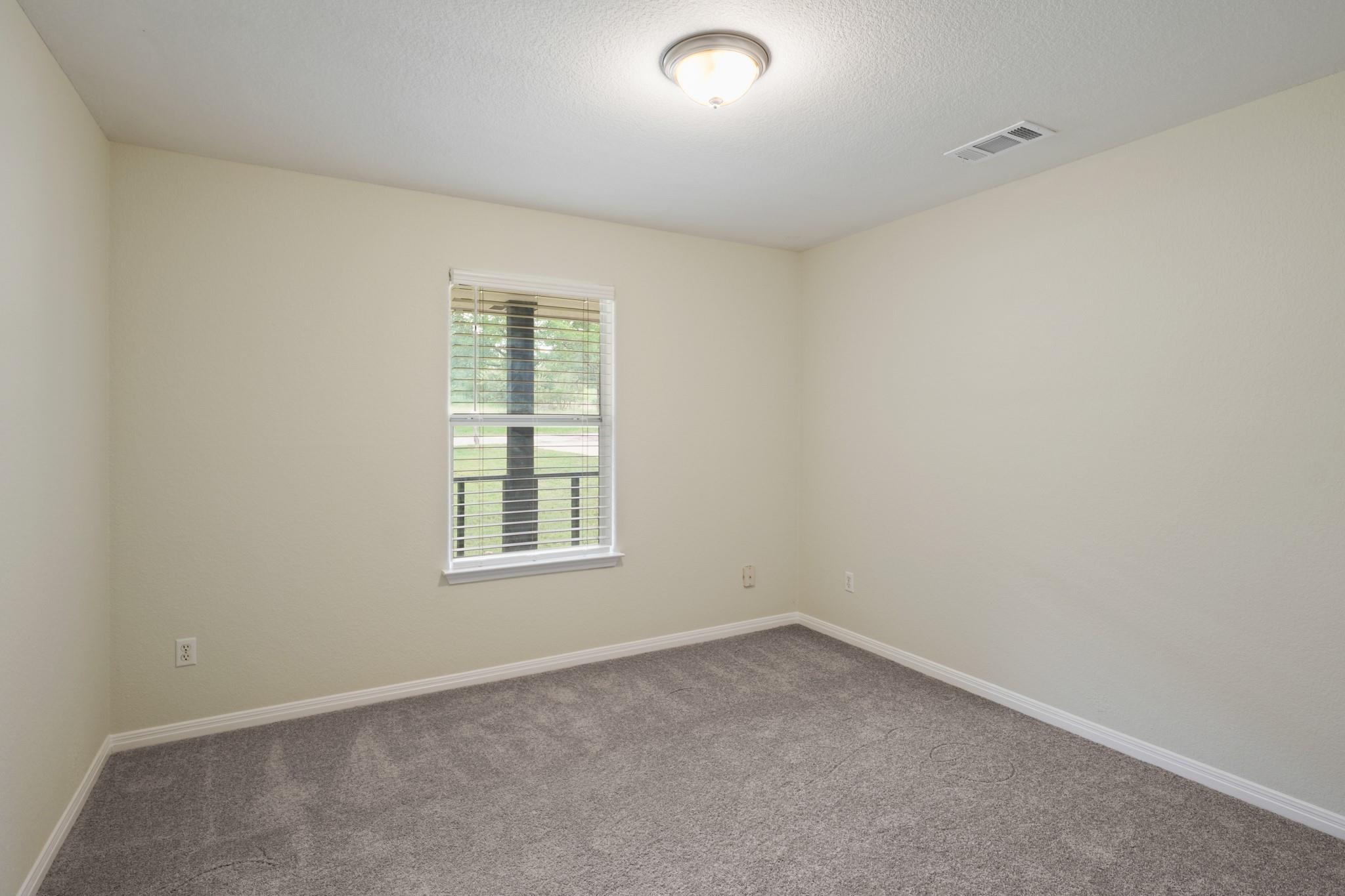 503 Pine St, Smithville, TX 78957