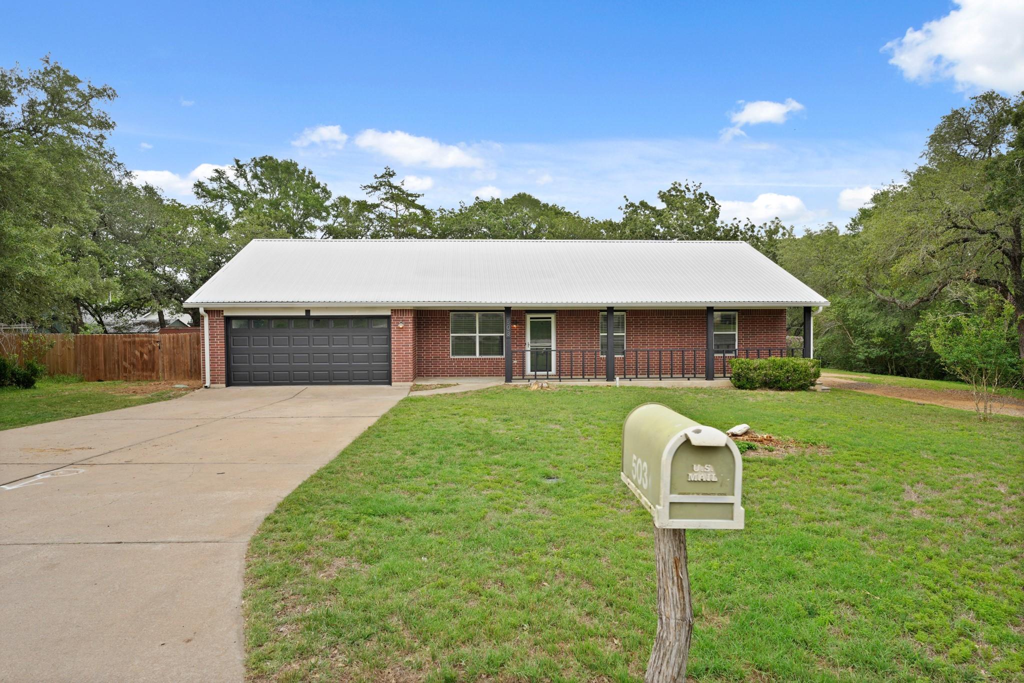 503 Pine St, Smithville, TX 78957
