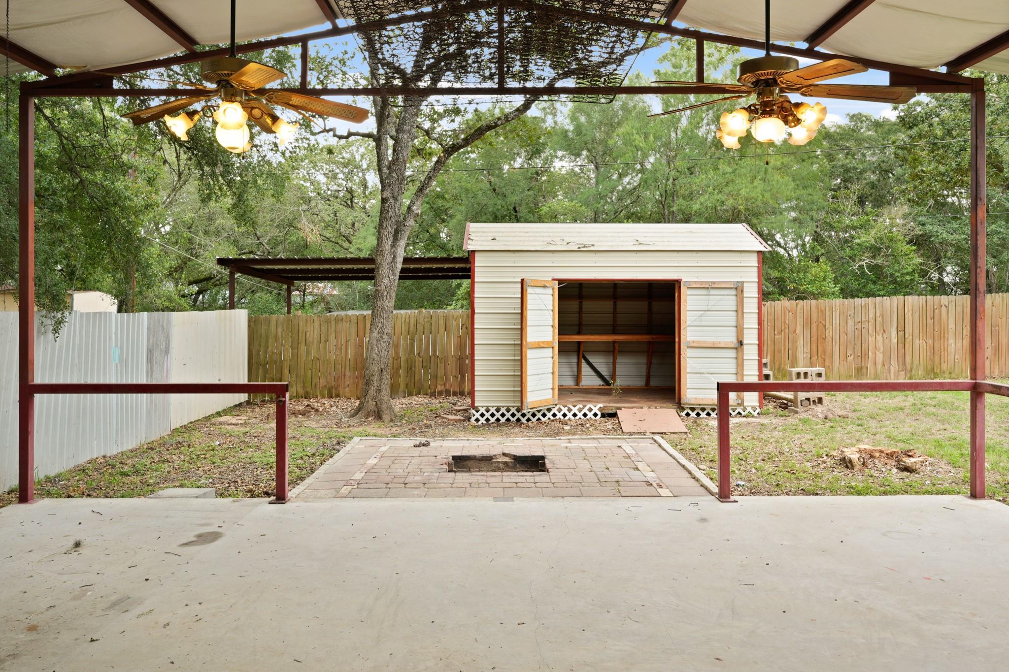 503 Pine St, Smithville, TX 78957