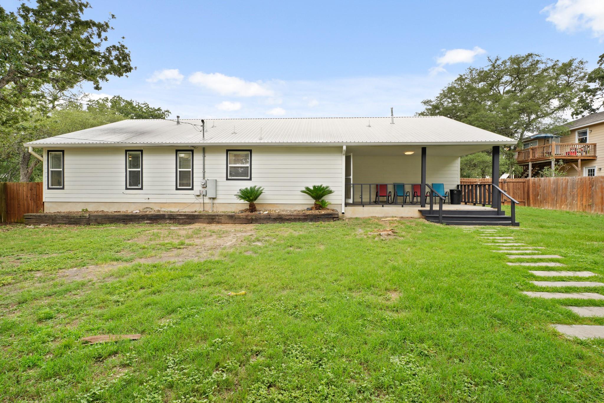 503 Pine St, Smithville, TX 78957