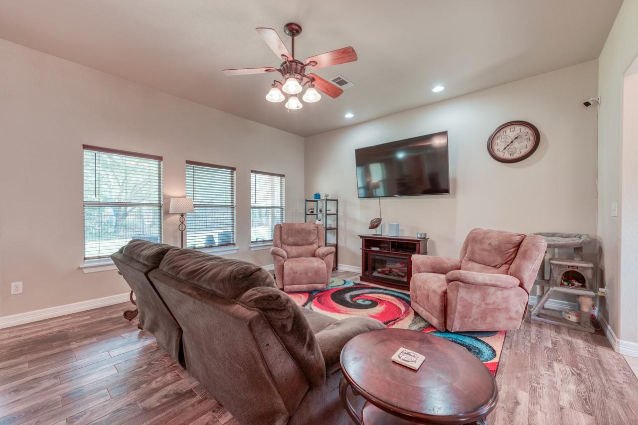 121 Cedar St, Granite Shoals, TX 78654