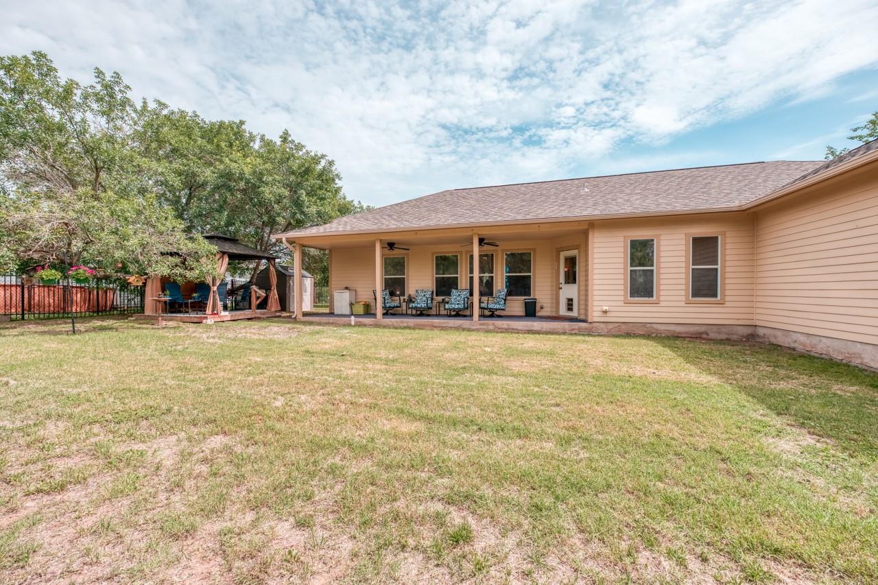 121 Cedar St, Granite Shoals, TX 78654
