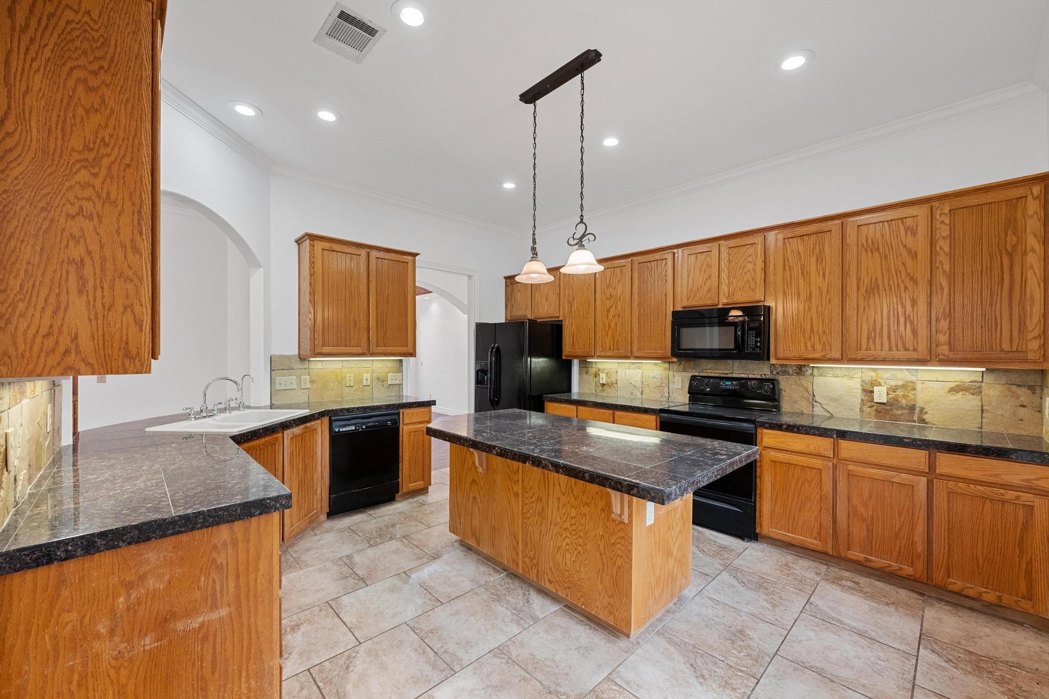 246 Whispering Valley Dr, Wimberley, TX 78676