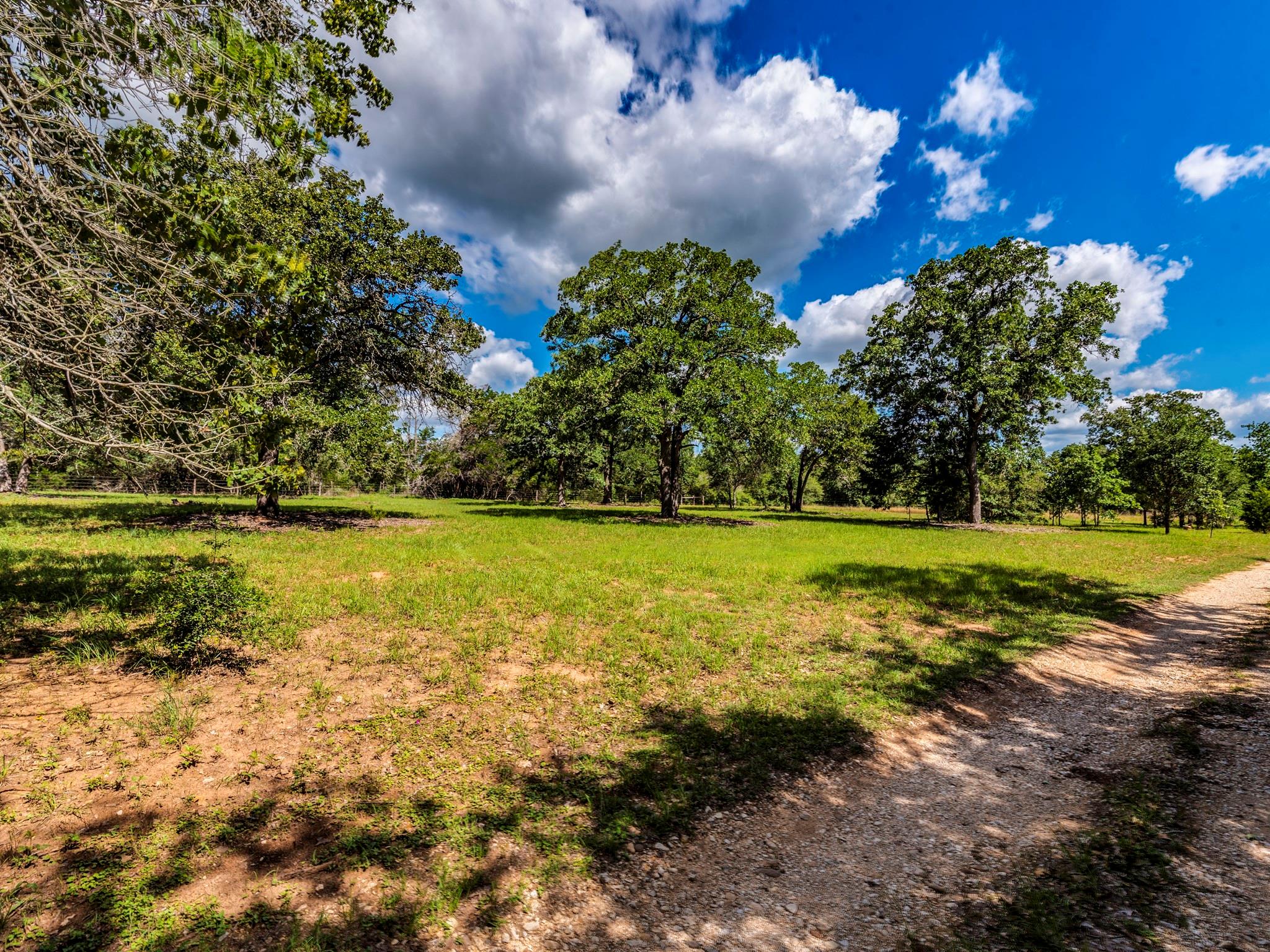160 Radcliff Ln, Harwood, TX 78953
