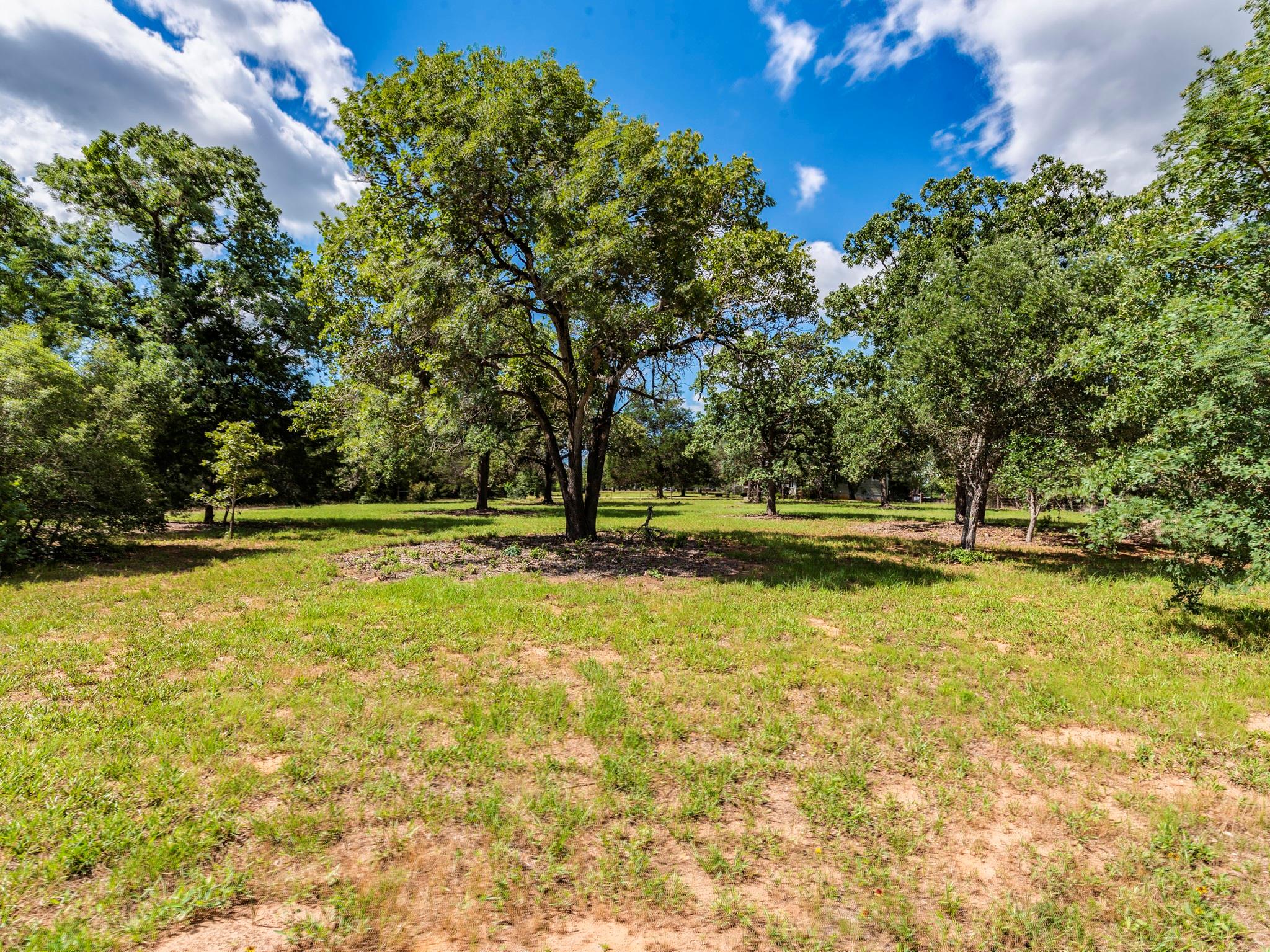 160 Radcliff Ln, Harwood, TX 78953