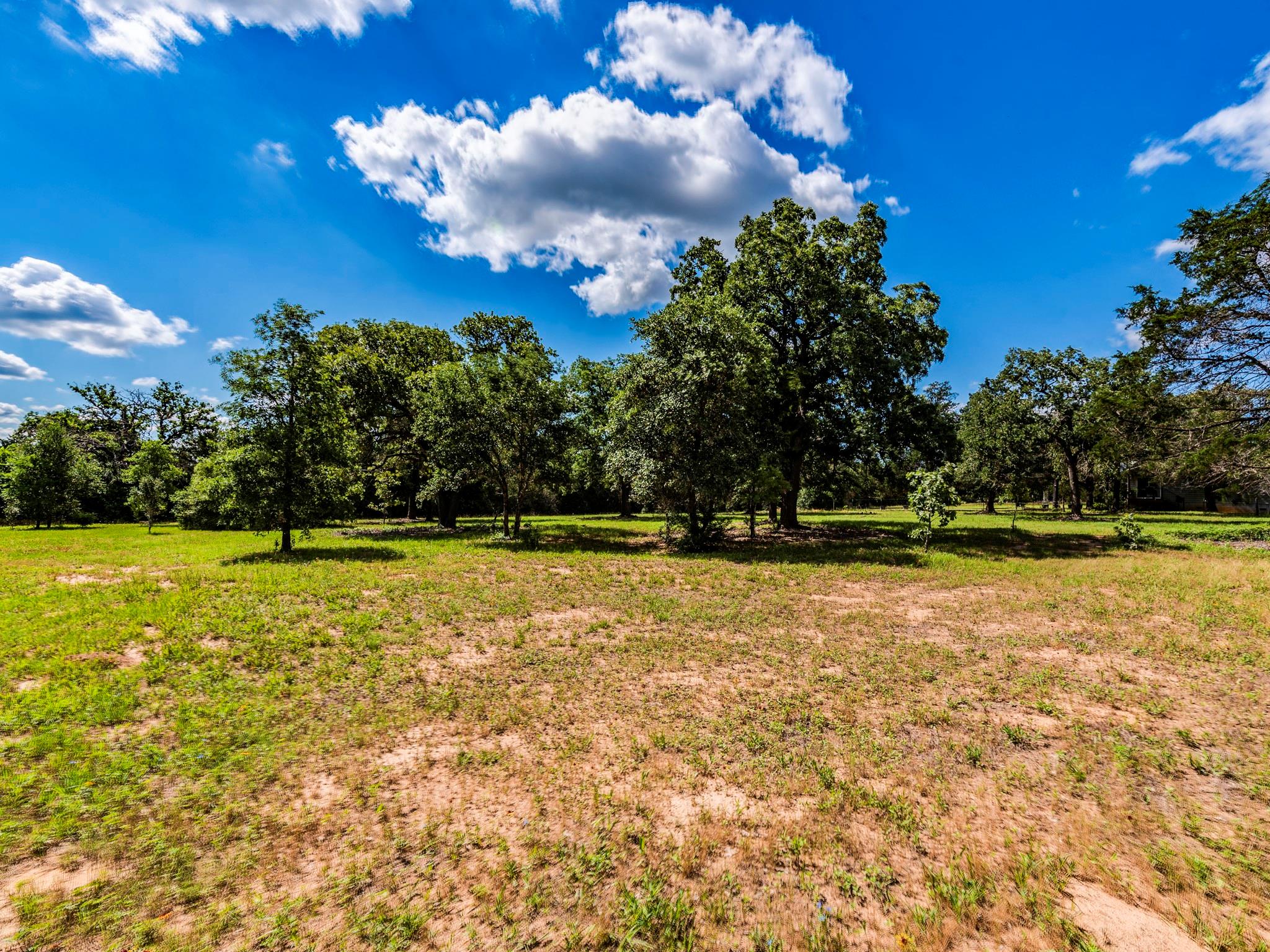 160 Radcliff Ln, Harwood, TX 78953