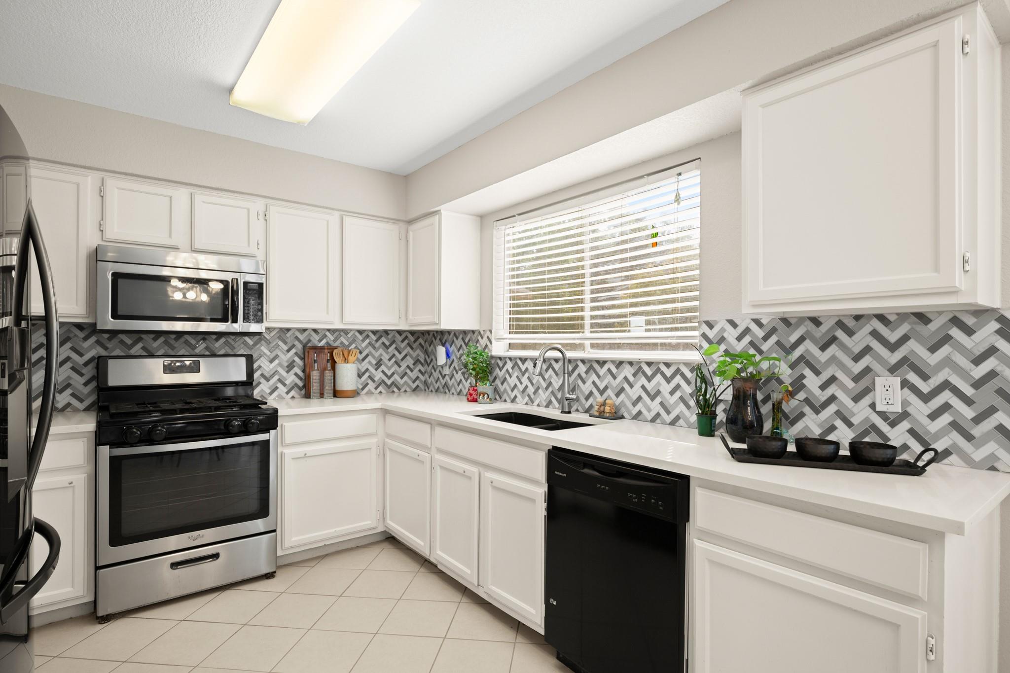 10607 Watchful Fox Dr, Austin, TX 78748