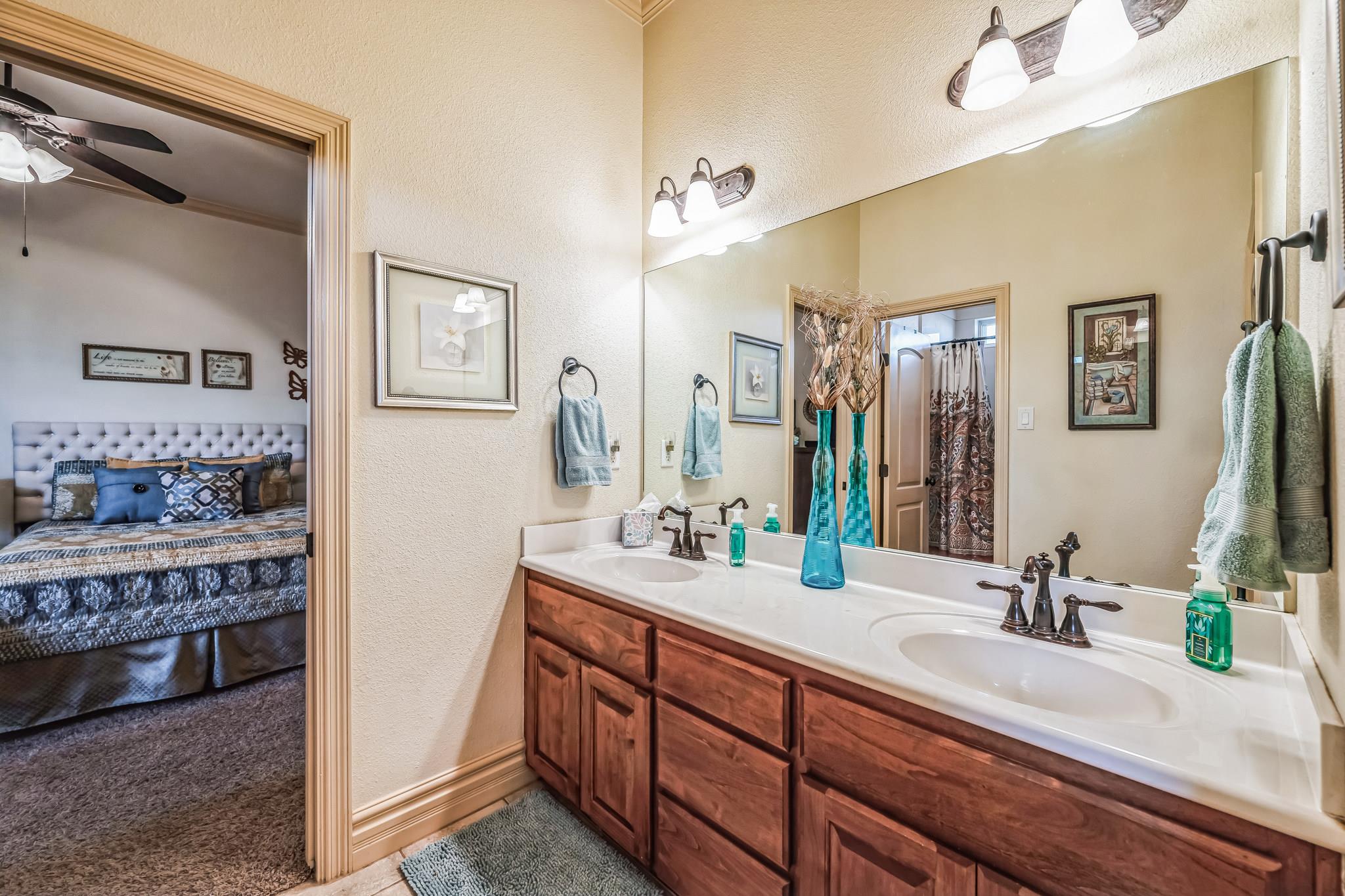 385 Green Park Dr, Belton, TX 76513