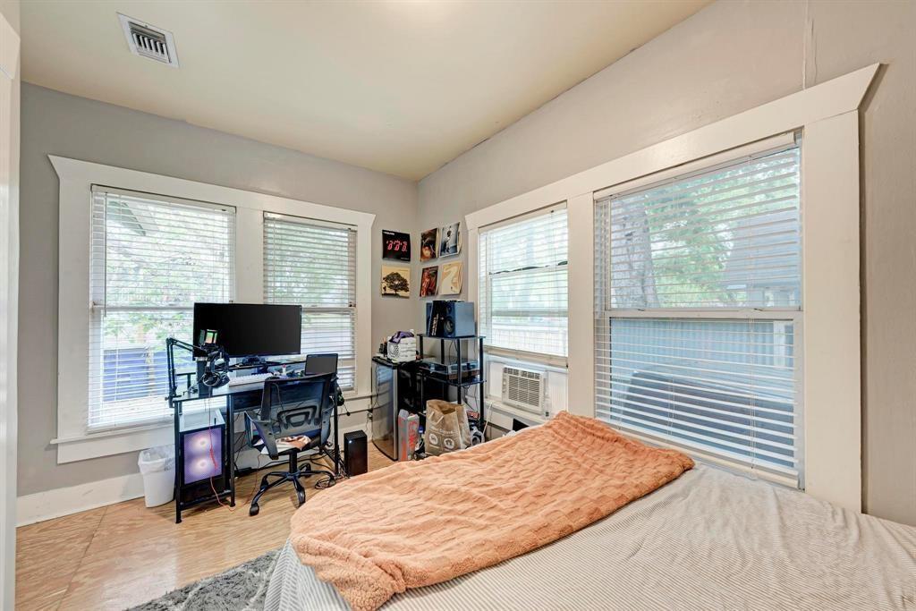 2834 Salado St, Austin, TX 78705