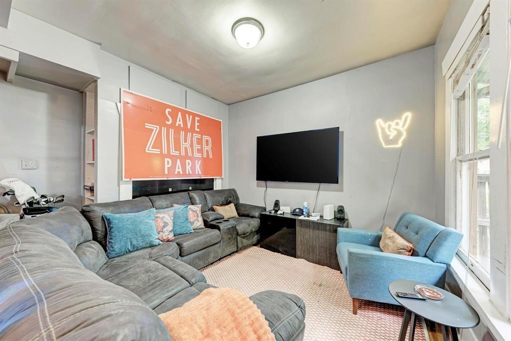 2834 Salado St, Austin, TX 78705