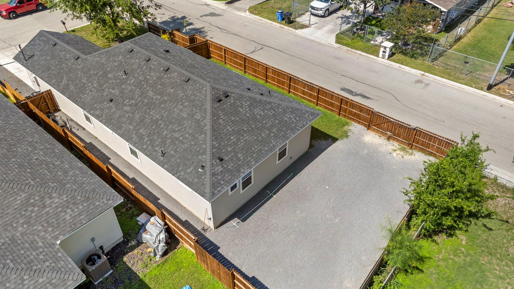 964 Allende St, Seguin, TX 78155