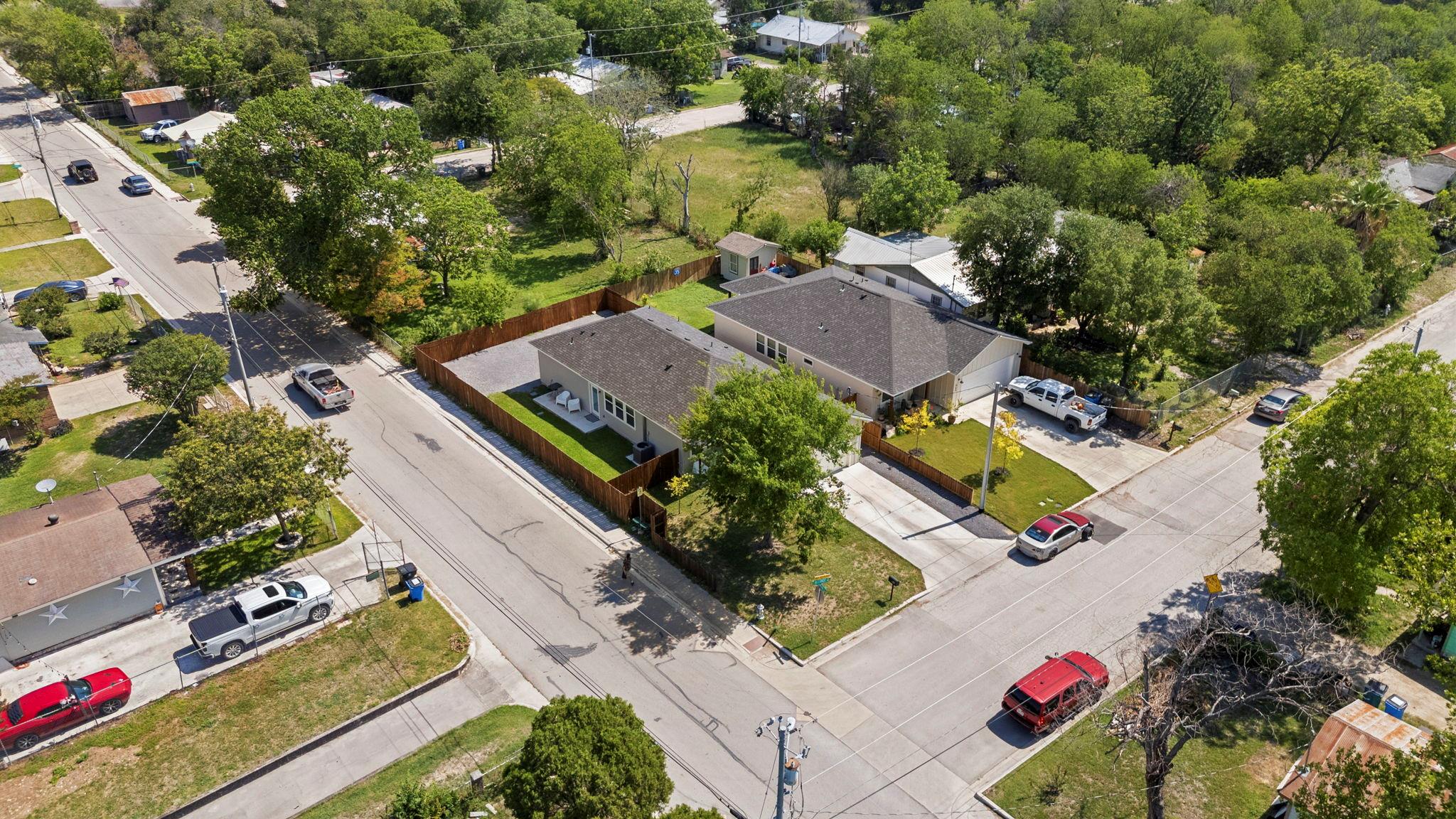 964 Allende St, Seguin, TX 78155