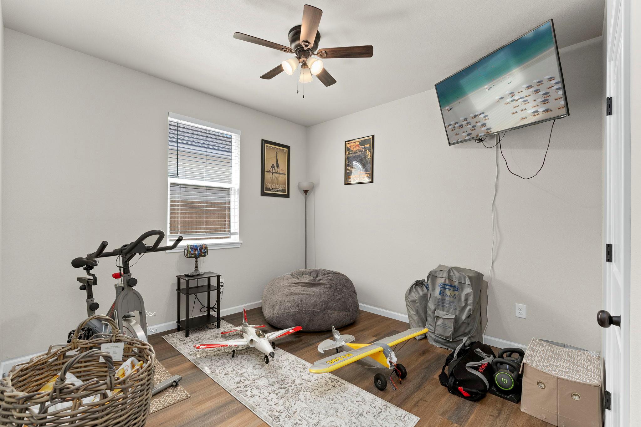 964 Allende St, Seguin, TX 78155