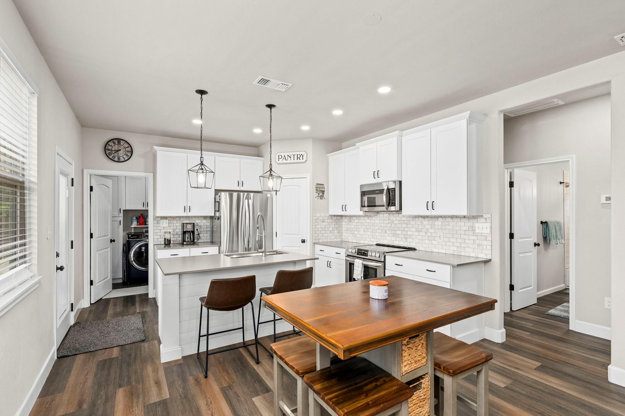 964 Allende St, Seguin, TX 78155