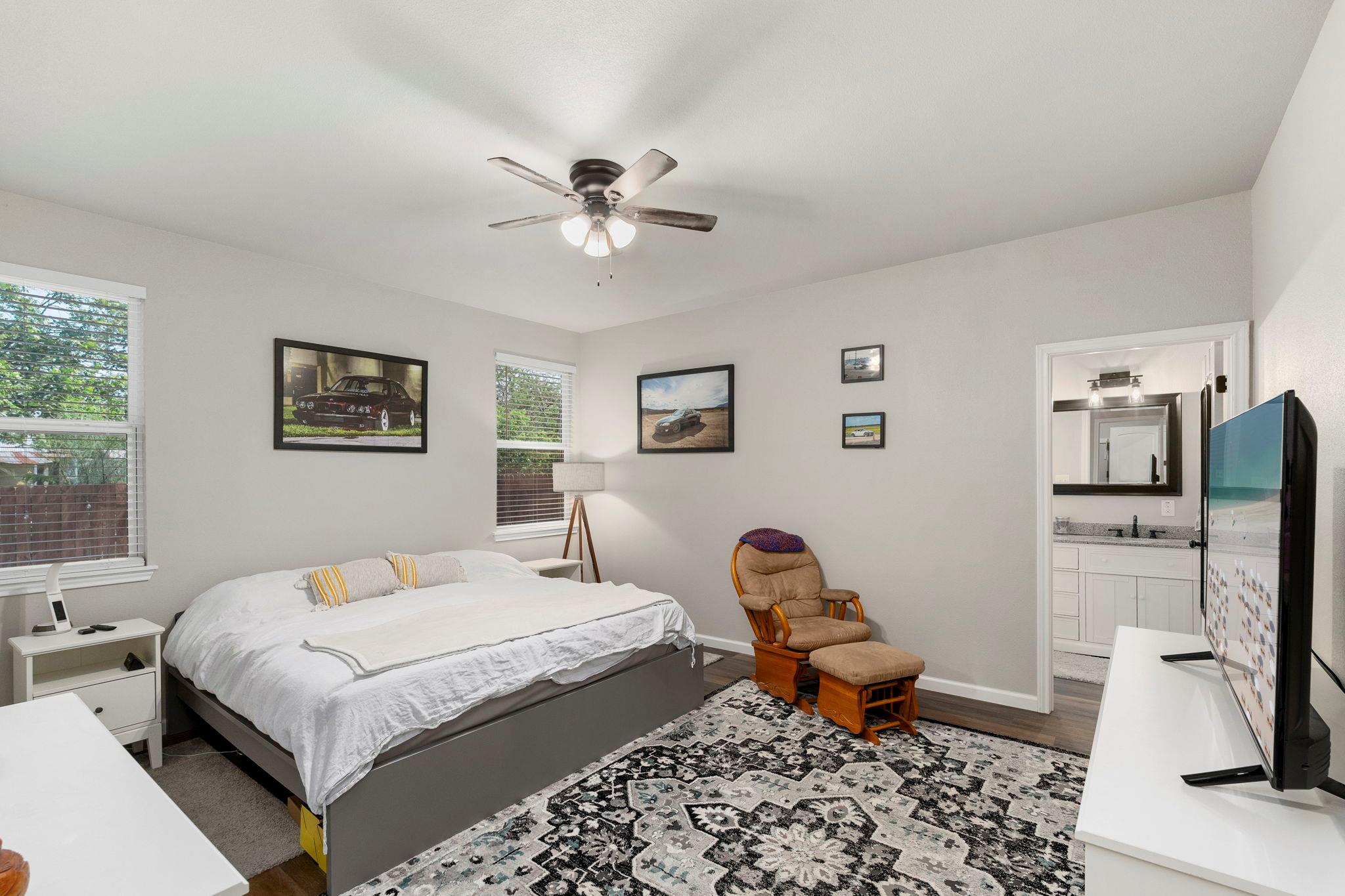 964 Allende St, Seguin, TX 78155