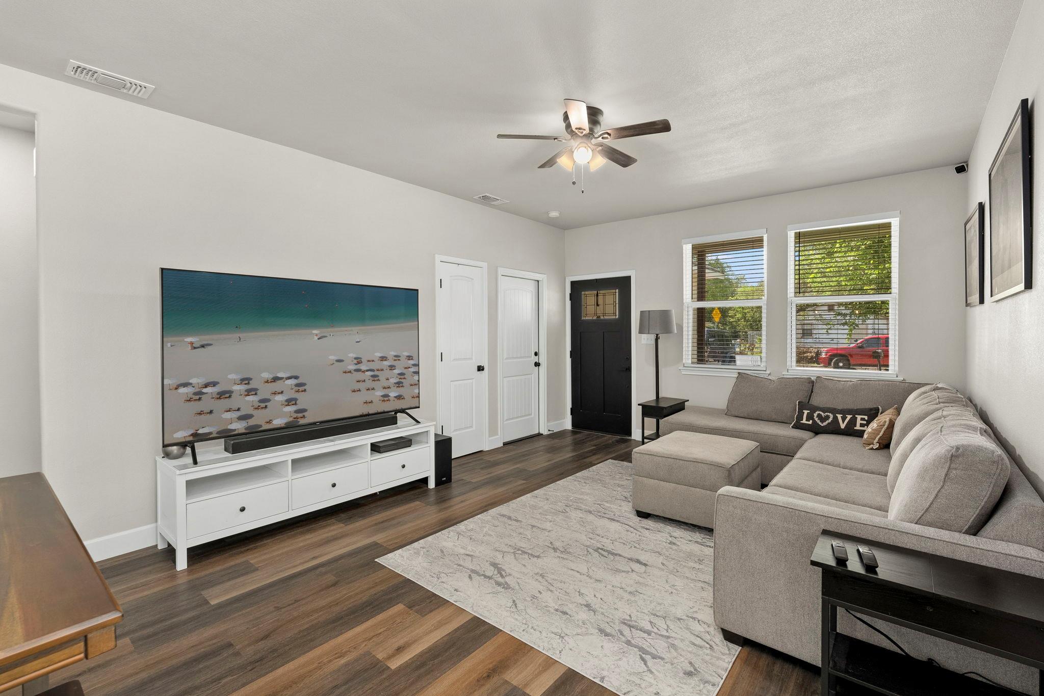 964 Allende St, Seguin, TX 78155