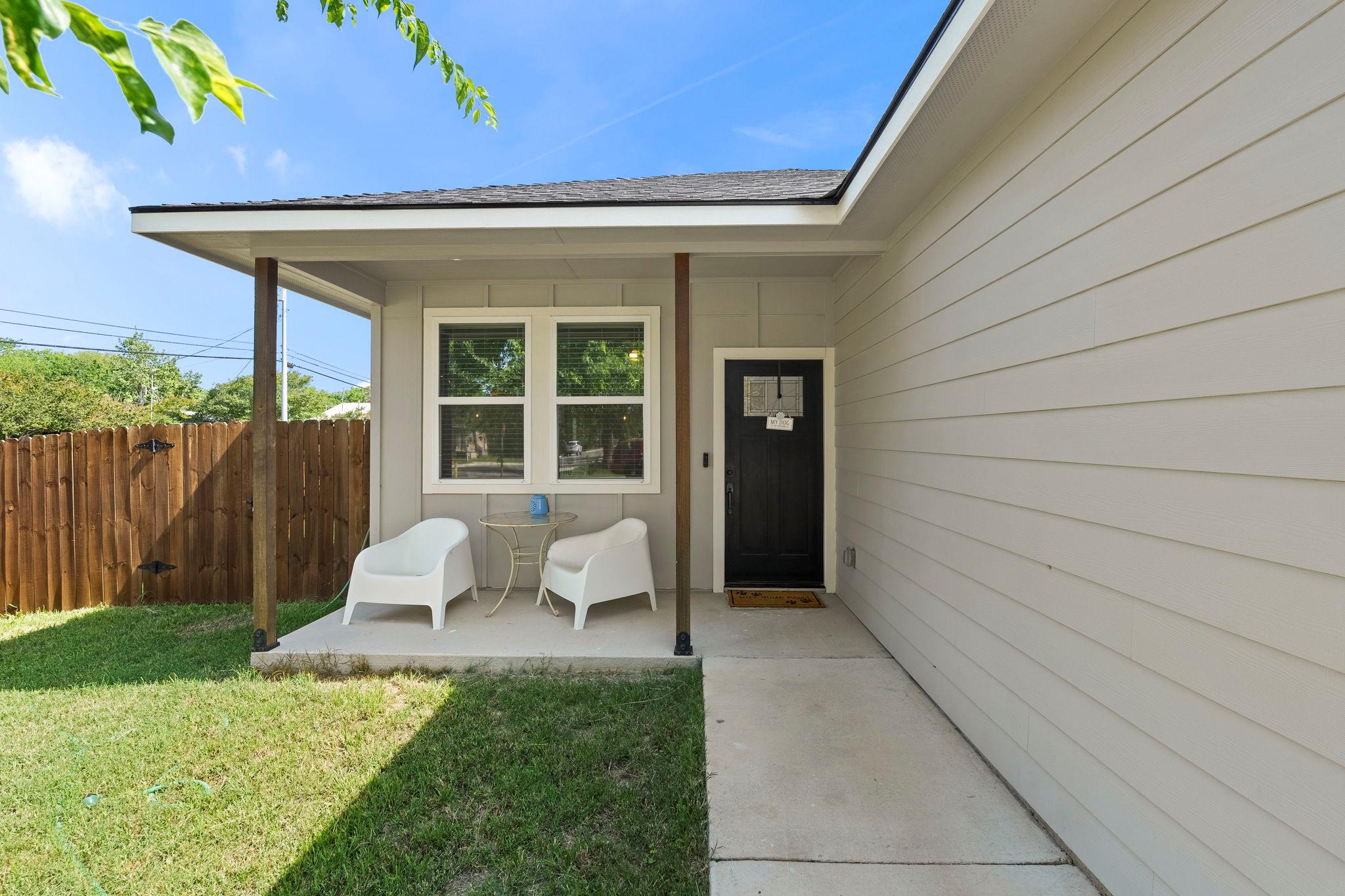 964 Allende St, Seguin, TX 78155
