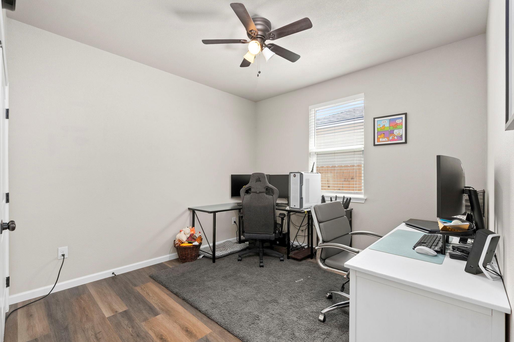 964 Allende St, Seguin, TX 78155