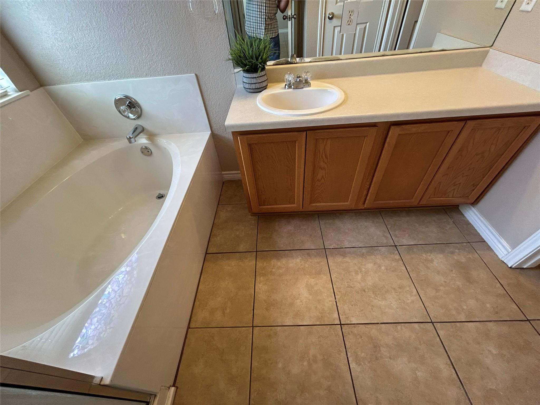 670 Covent Dr, Kyle, TX 78640