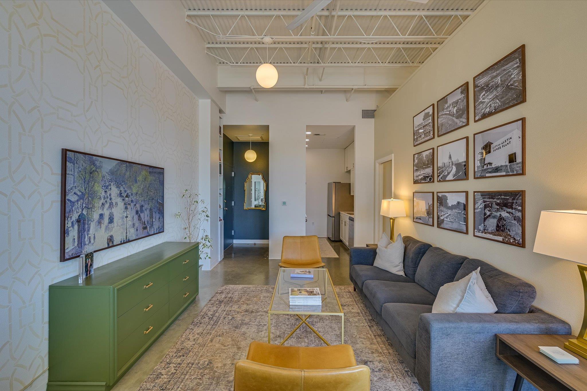 2401 E 6th St # 5077, Austin, TX 78702