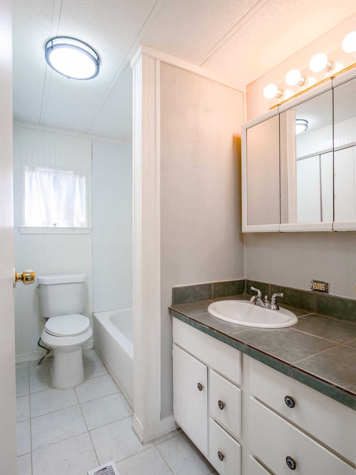 1605 Colonneh St, Horseshoe Bay, TX 78657