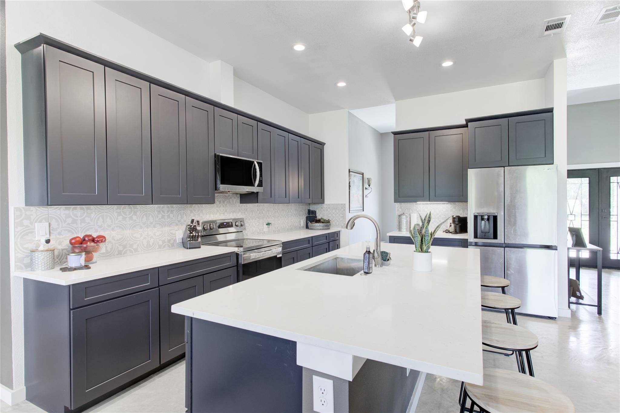 1215 Ridge Harbor Dr, Spicewood, TX 78669