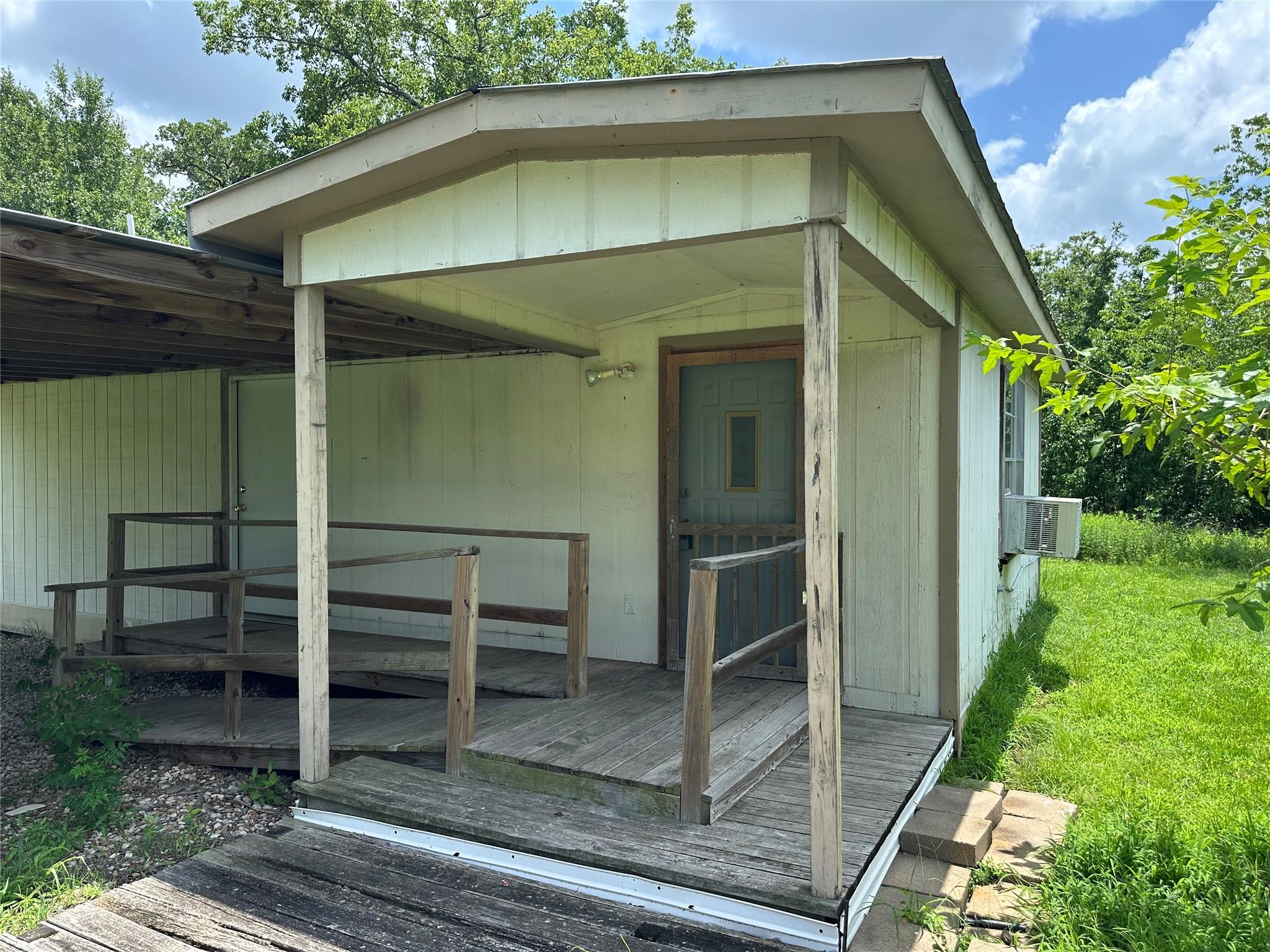 639 N Manse Ave, Giddings, TX 78942