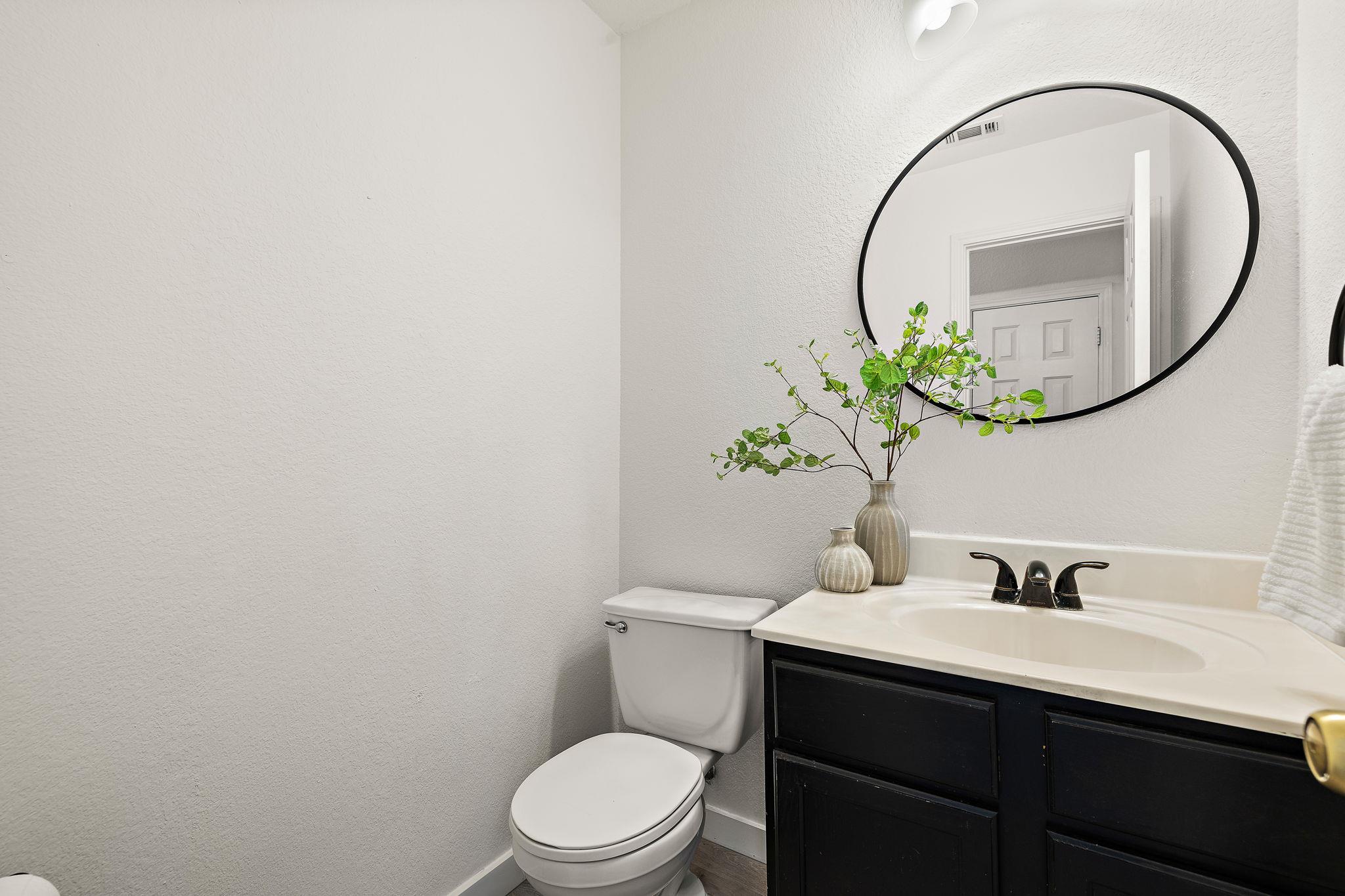 1025 Canterbury Trl, Georgetown, TX 78626