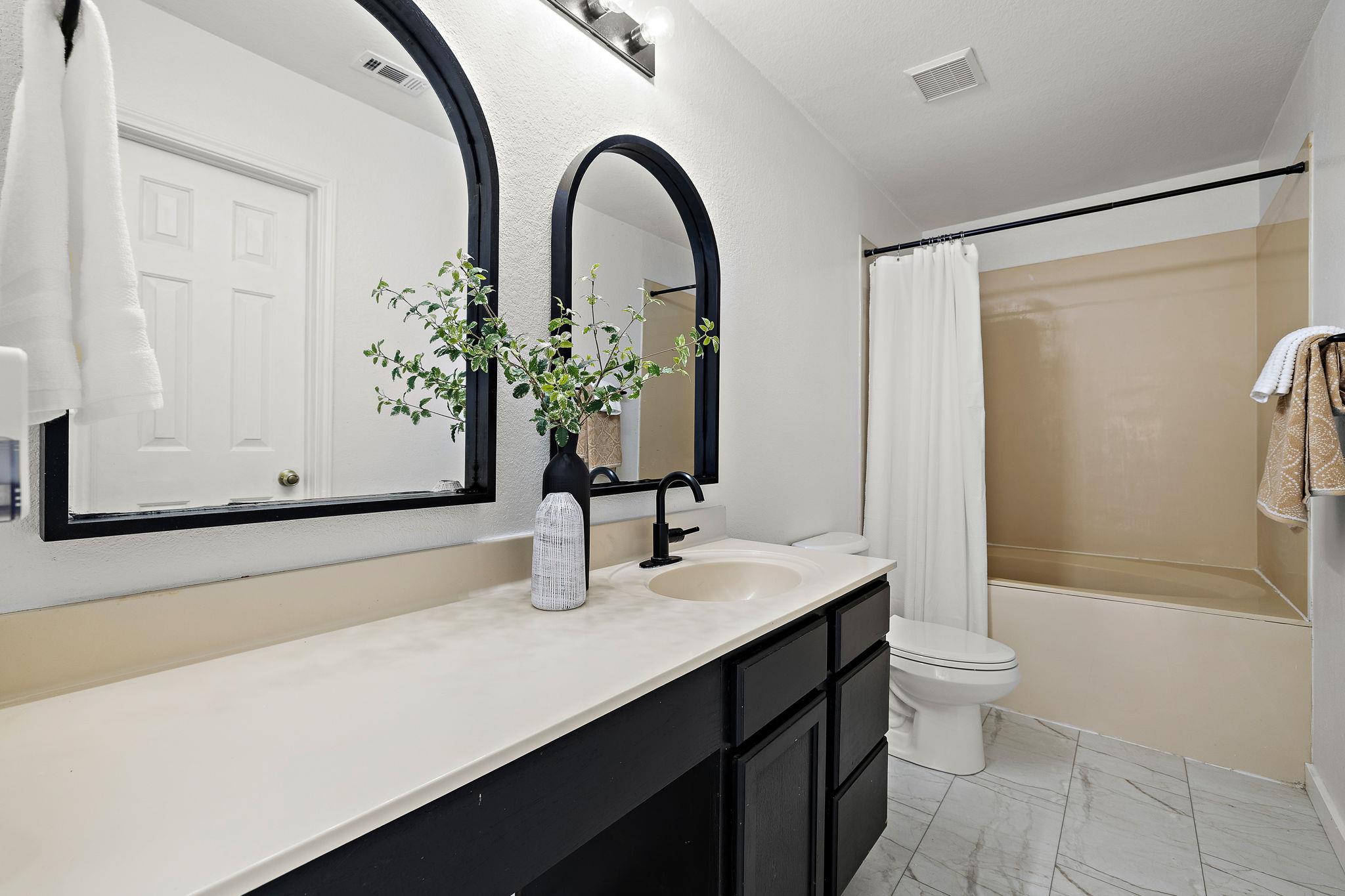 1025 Canterbury Trl, Georgetown, TX 78626