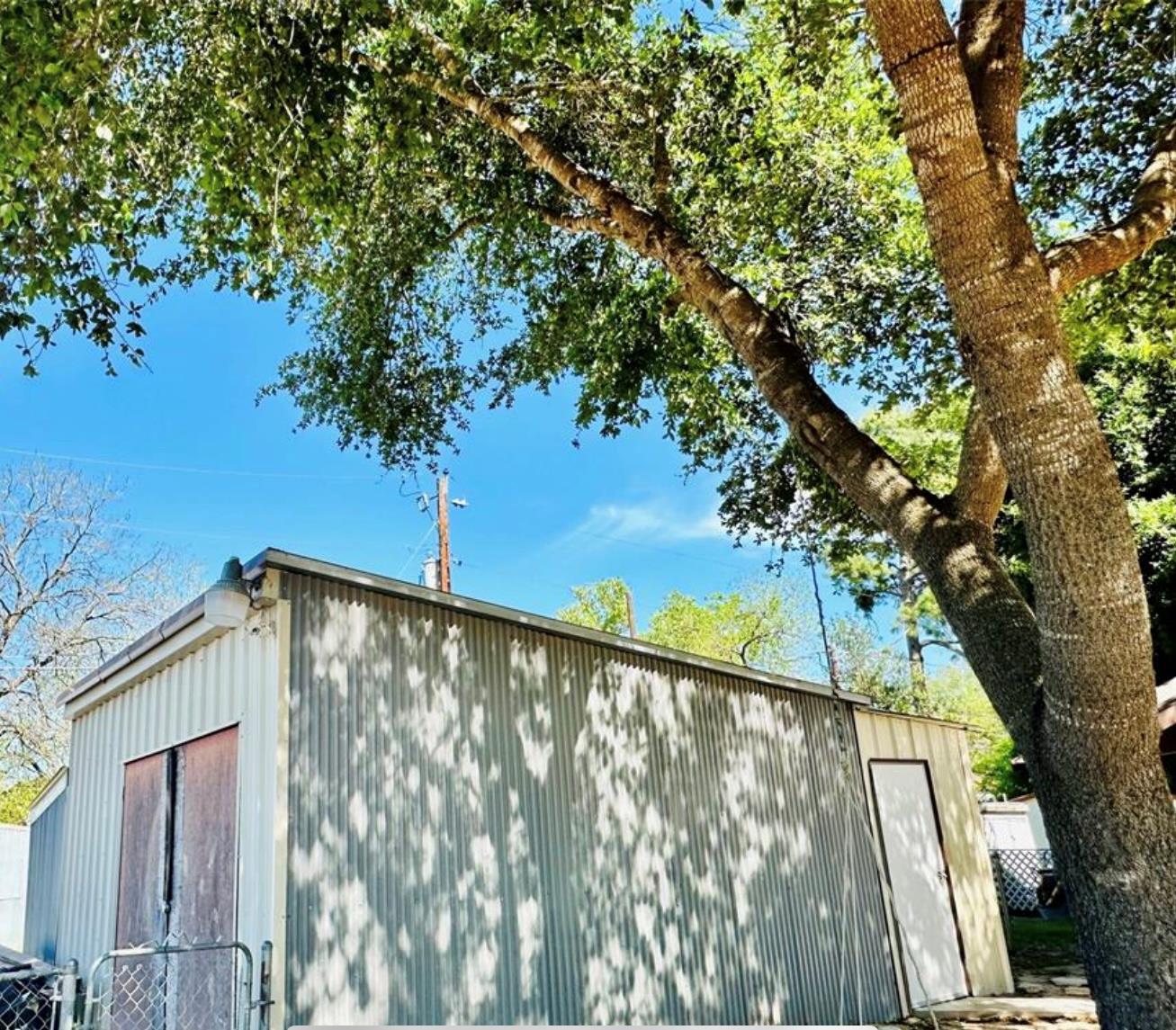 101 Byrne St, Smithville, TX 78957