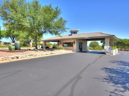 1800 Clubhouse Hill Dr, Spicewood, TX 78669