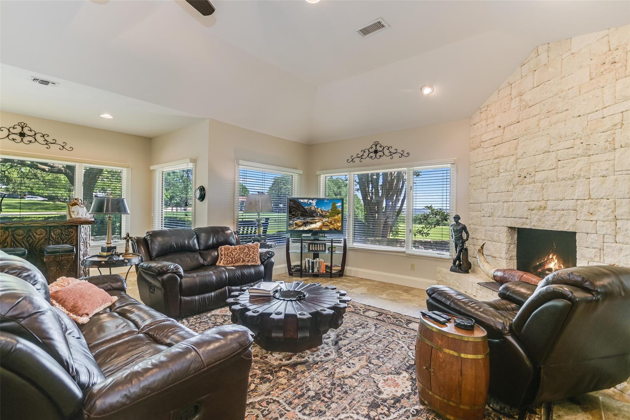 1800 Clubhouse Hill Dr, Spicewood, TX 78669