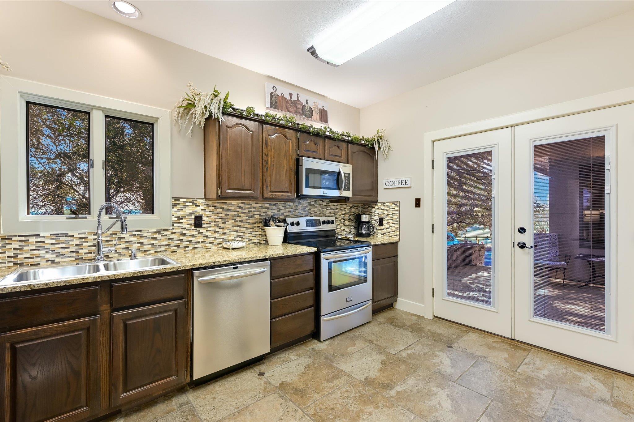 1800 Clubhouse Hill Dr, Spicewood, TX 78669