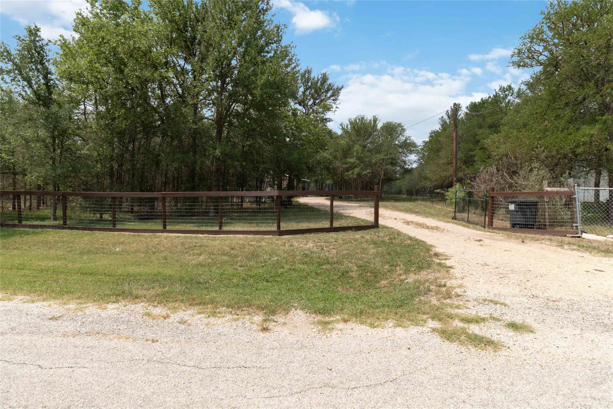 153 Cherylton Dr, Red Rock, TX 78662