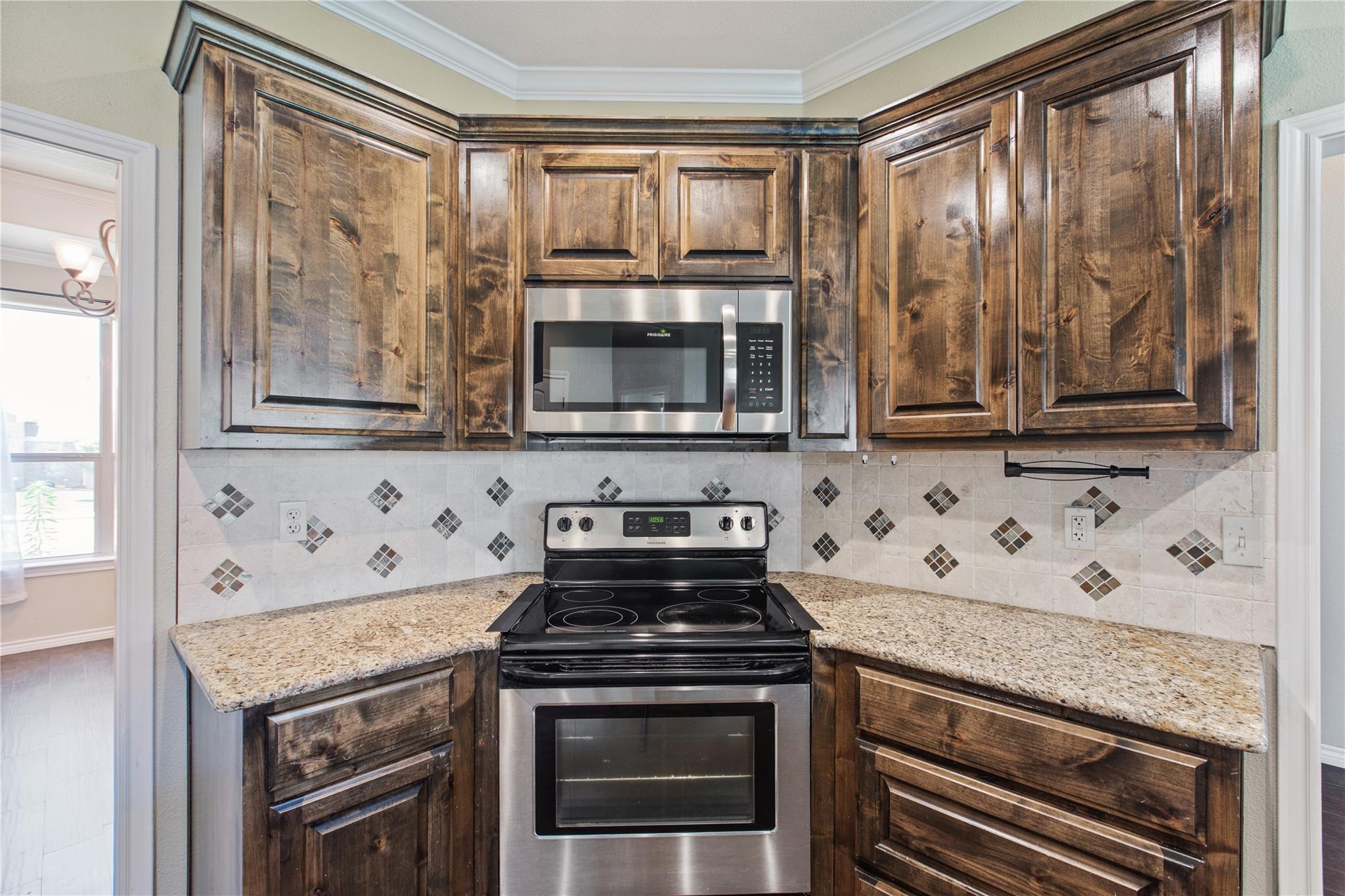 304 Jake Dr, Jarrell, TX 76537