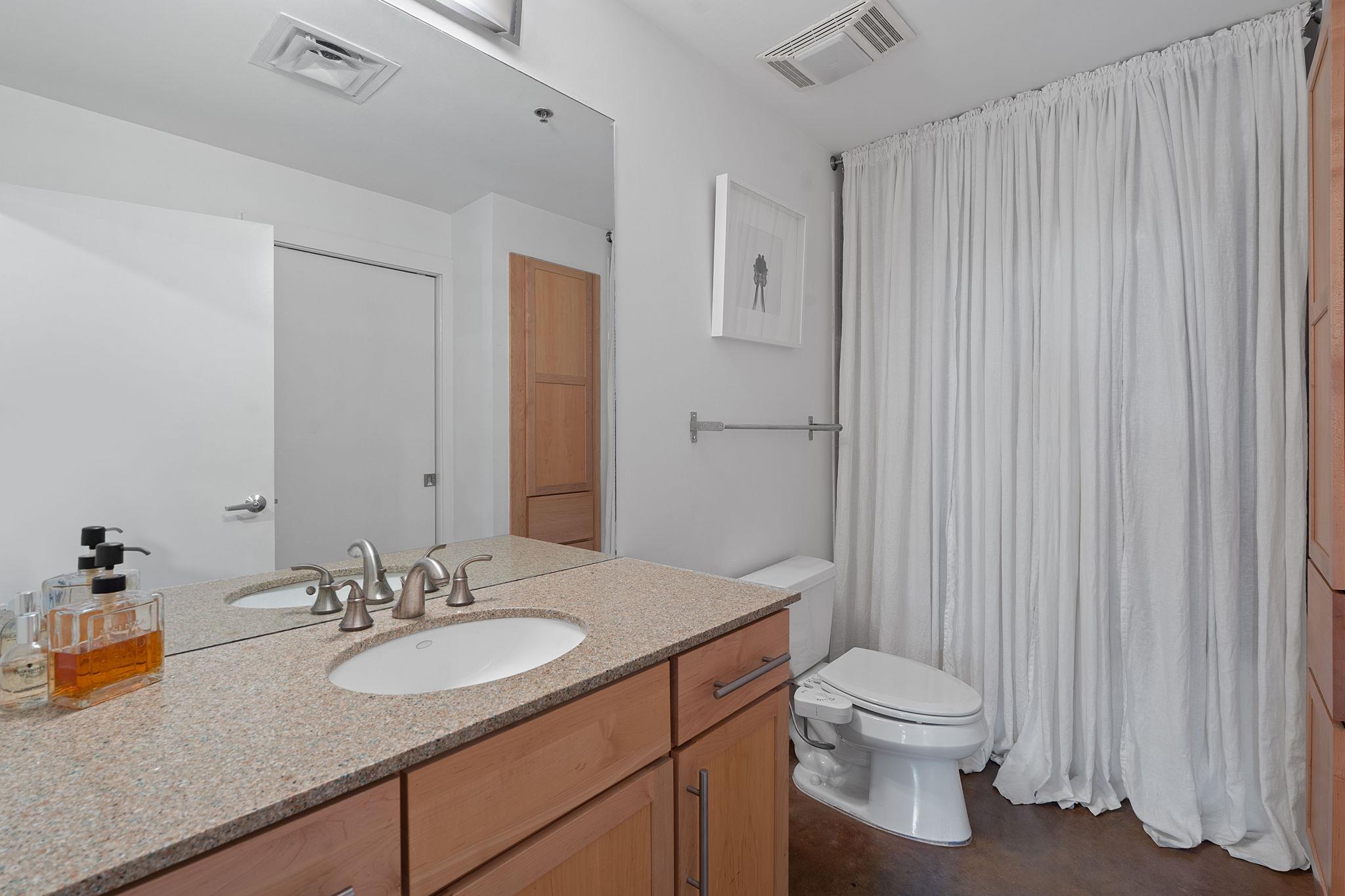 1601 E Cesar Chavez St # 104, Austin, TX 78702