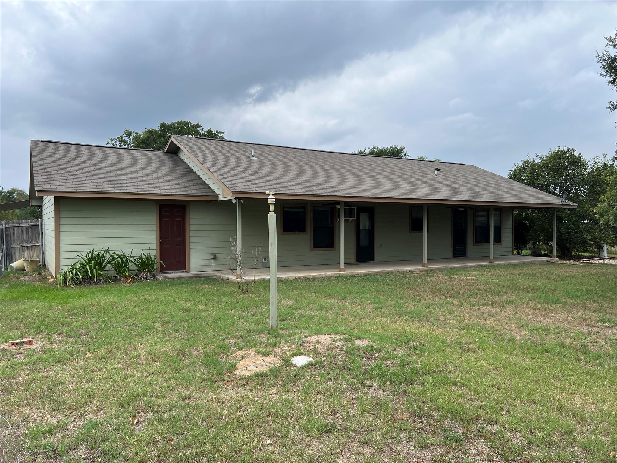 100 Acorn Trl, Cedar Creek, TX 78612
