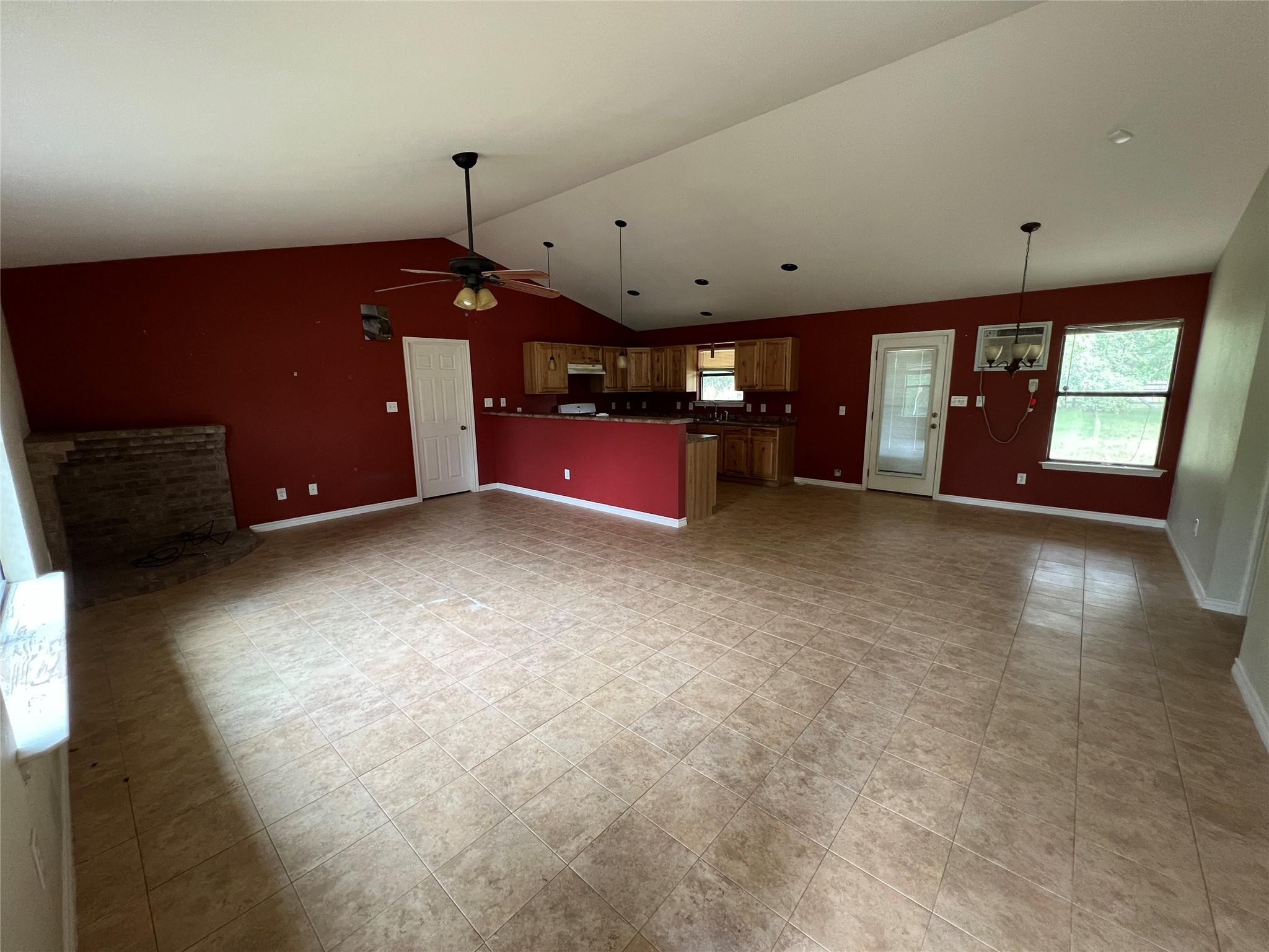 100 Acorn Trl, Cedar Creek, TX 78612