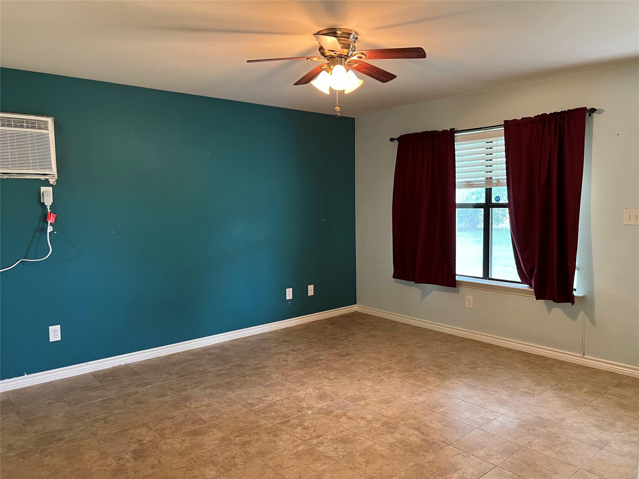 100 Acorn Trl, Cedar Creek, TX 78612