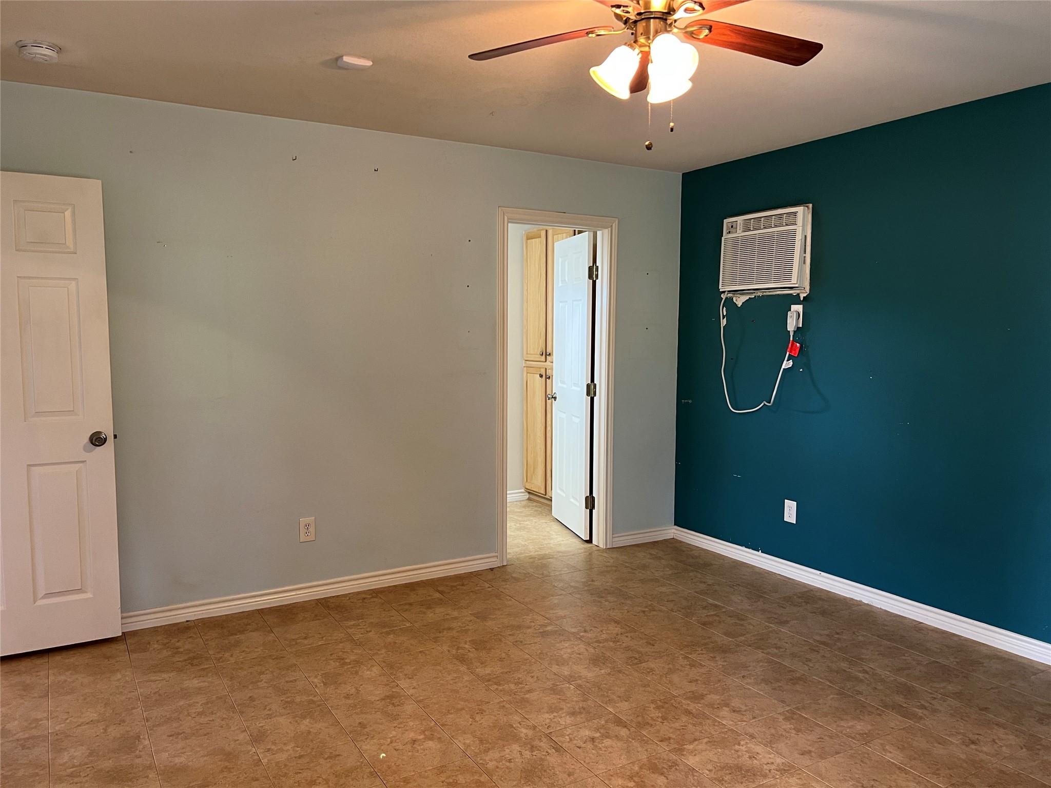 100 Acorn Trl, Cedar Creek, TX 78612