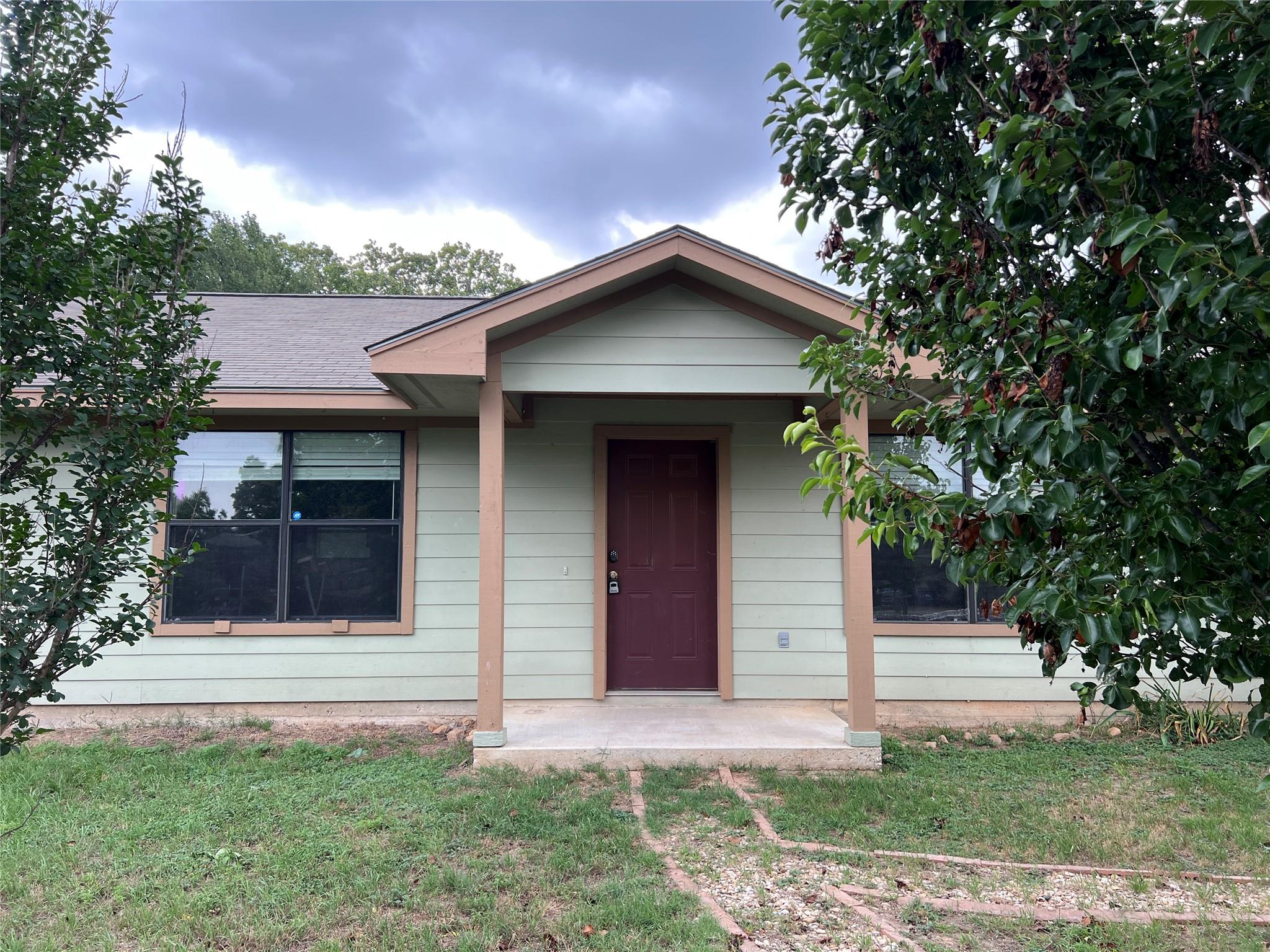 100 Acorn Trl, Cedar Creek, TX 78612